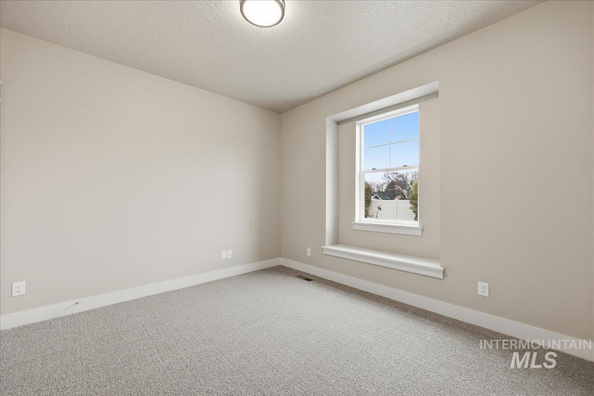 5055 N Pierce Park Lane, Boise, Idaho 83714, 4 Bedrooms, 3 Bathrooms, Residential For Sale, Price $680,000,MLS 98959856