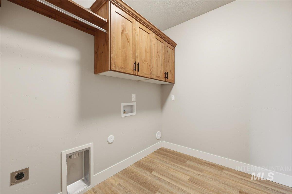 5055 N Pierce Park Lane, Boise, Idaho 83714, 4 Bedrooms, 3 Bathrooms, Residential For Sale, Price $680,000,MLS 98959856