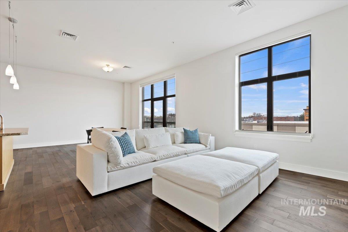 419 S 8th St #309, Boise, Idaho 83702, 1 Bedroom, 1 Bathroom, Residential For Sale, Price $629,900,MLS 98959890