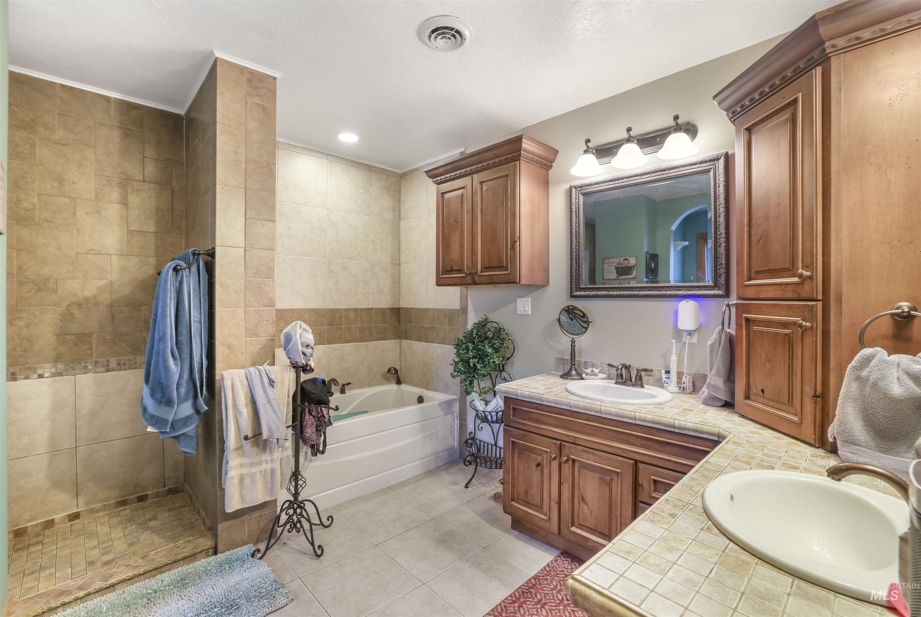 453 Mahard Dr, Twin Falls, Idaho 83301, 3 Bedrooms, 2 Bathrooms, Residential For Sale, Price $774,990,MLS 98959903