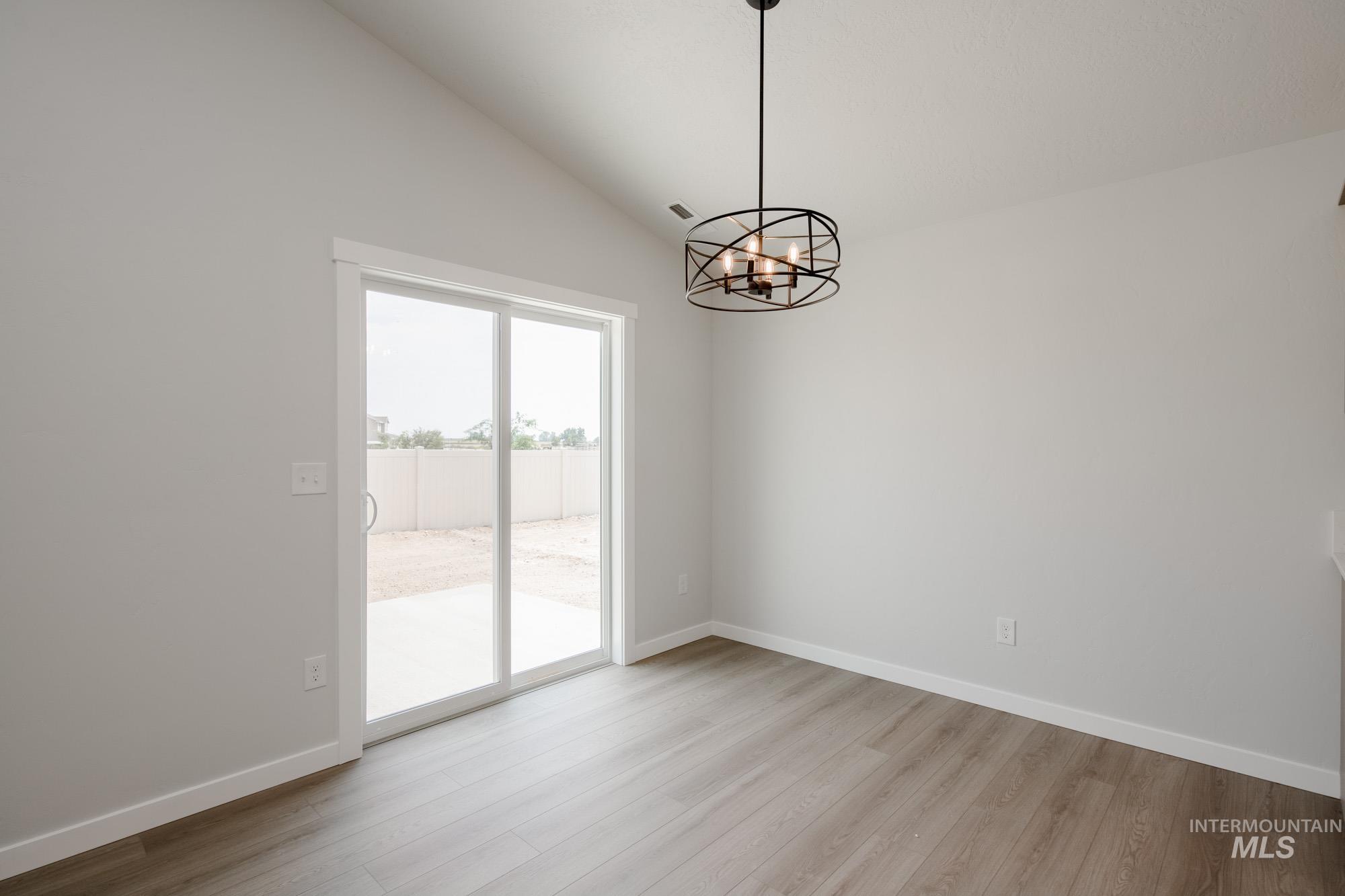 5526 S Donaway Ave, Meridian, Idaho 83642, 3 Bedrooms, 2 Bathrooms, Residential For Sale, Price $422,990,MLS 98959908