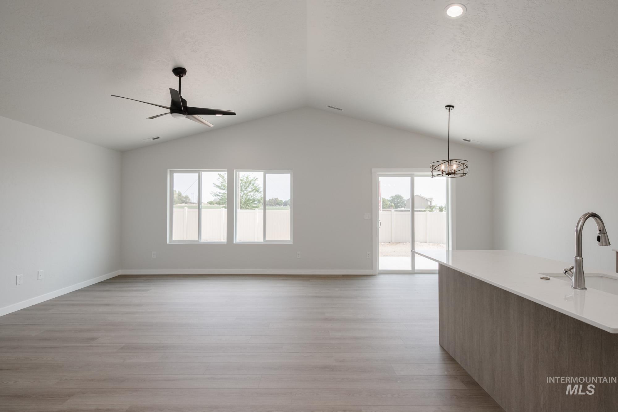 5526 S Donaway Ave, Meridian, Idaho 83642, 3 Bedrooms, 2 Bathrooms, Residential For Sale, Price $422,990,MLS 98959908