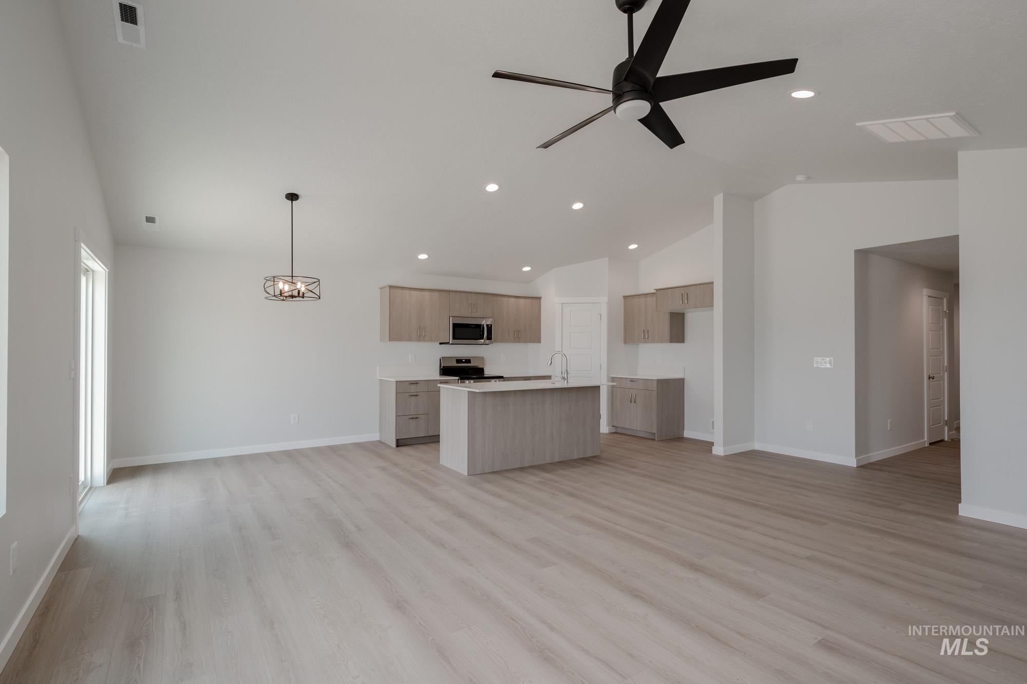 5526 S Donaway Ave, Meridian, Idaho 83642, 3 Bedrooms, 2 Bathrooms, Residential For Sale, Price $422,990,MLS 98959908