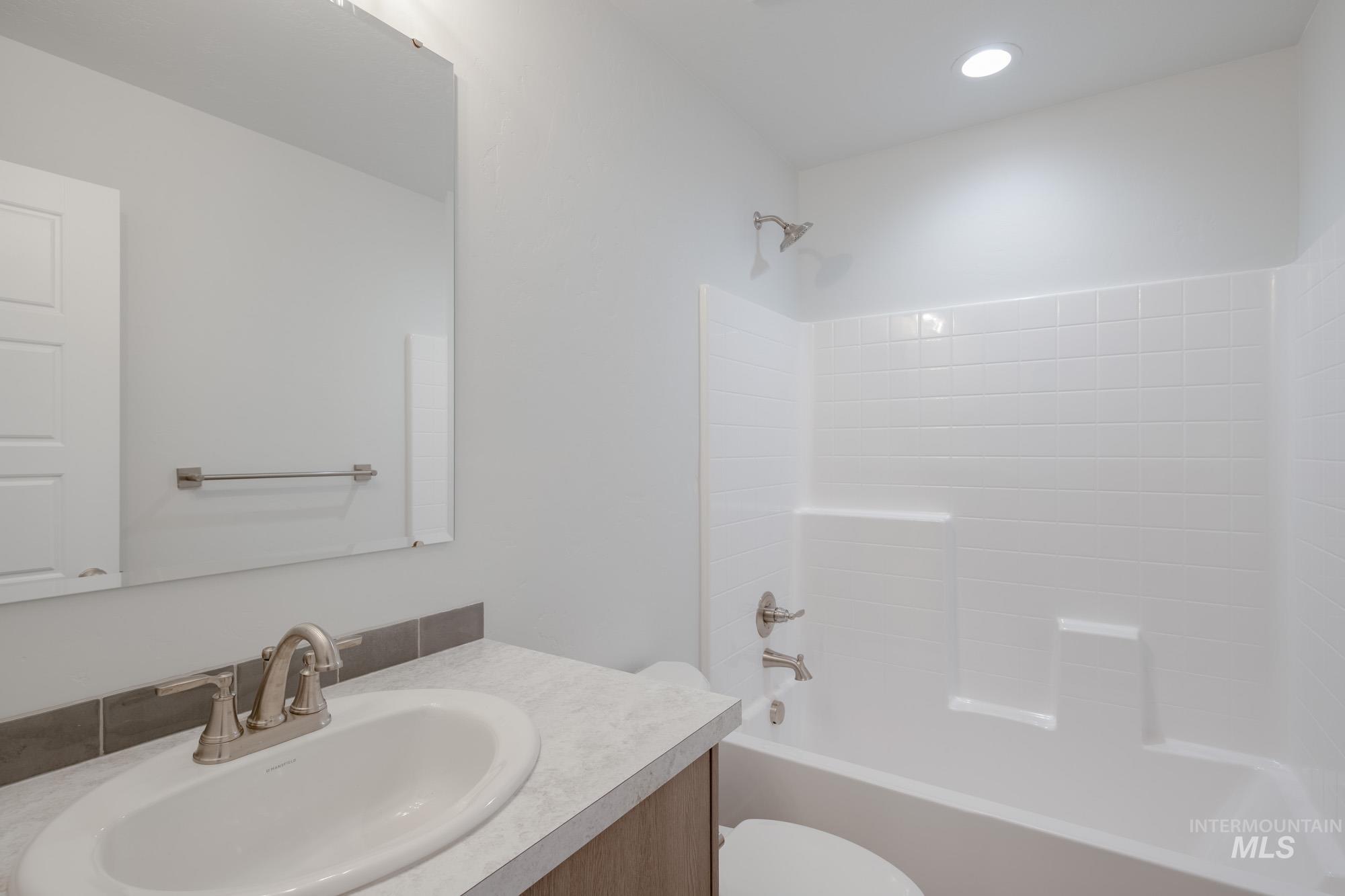 5526 S Donaway Ave, Meridian, Idaho 83642, 3 Bedrooms, 2 Bathrooms, Residential For Sale, Price $422,990,MLS 98959908