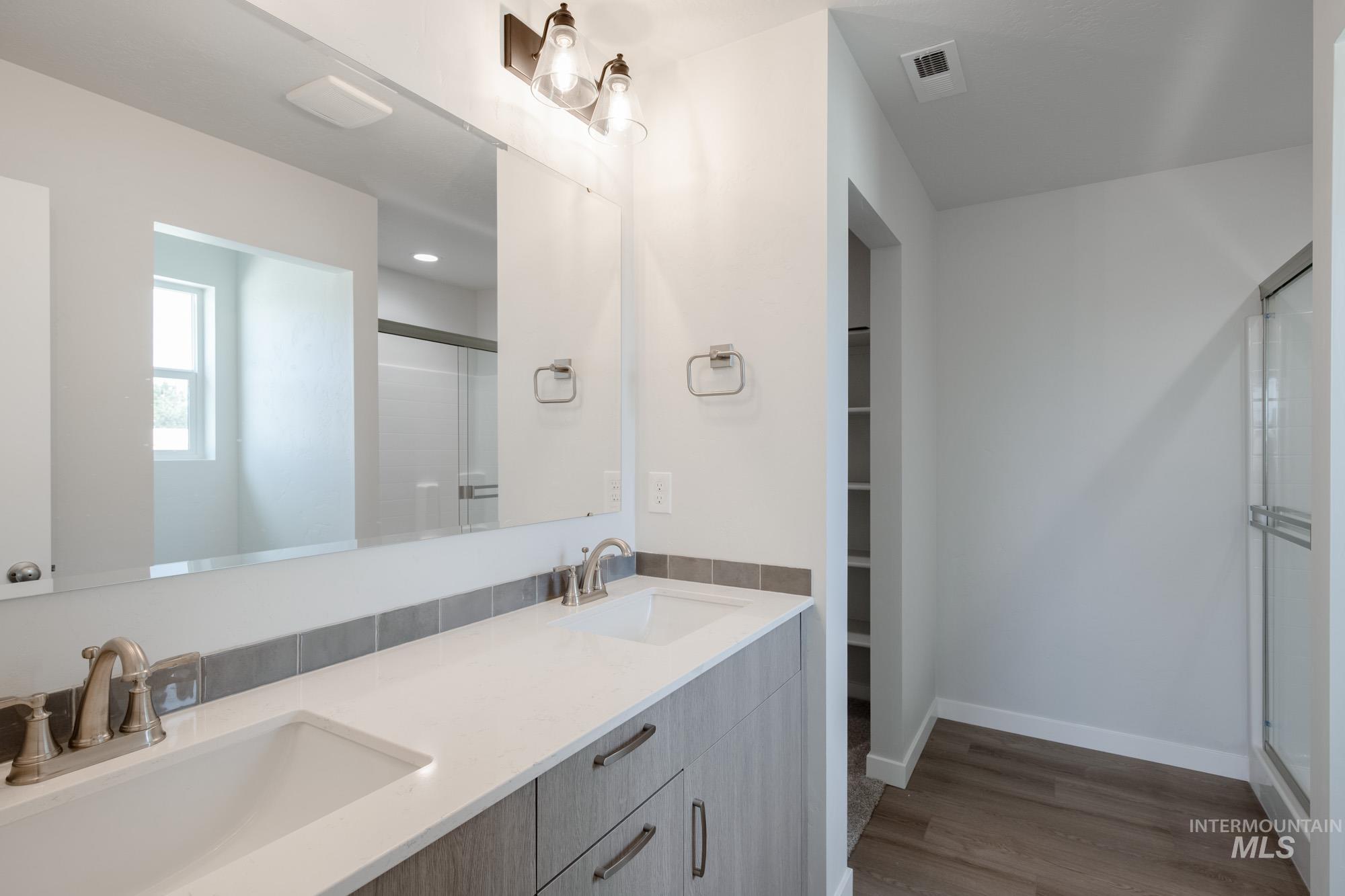 5526 S Donaway Ave, Meridian, Idaho 83642, 3 Bedrooms, 2 Bathrooms, Residential For Sale, Price $422,990,MLS 98959908