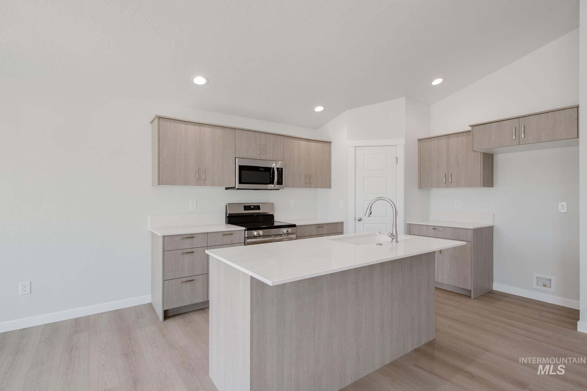 5526 S Donaway Ave, Meridian, Idaho 83642, 3 Bedrooms, 2 Bathrooms, Residential For Sale, Price $422,990,MLS 98959908