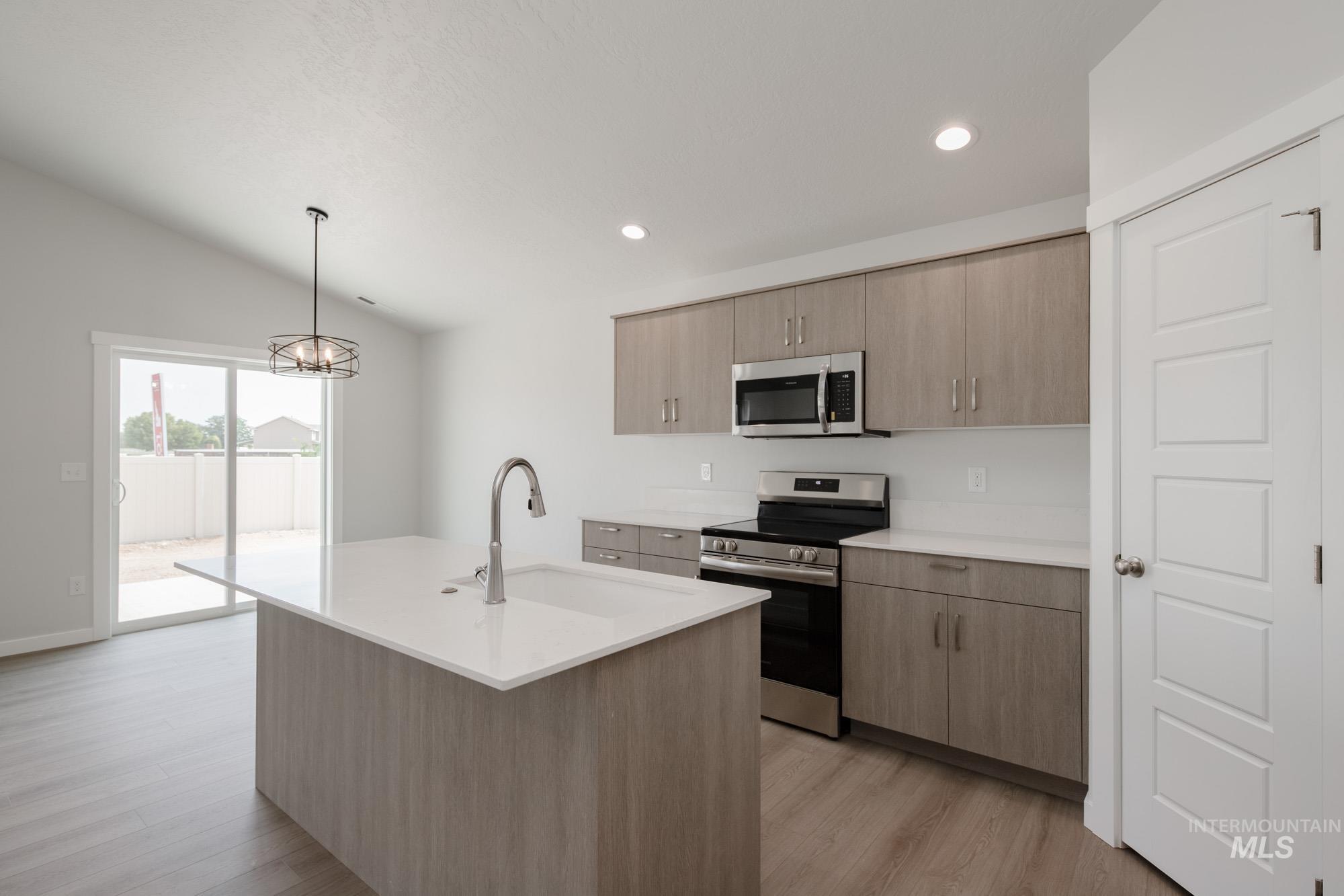 5526 S Donaway Ave, Meridian, Idaho 83642, 3 Bedrooms, 2 Bathrooms, Residential For Sale, Price $422,990,MLS 98959908