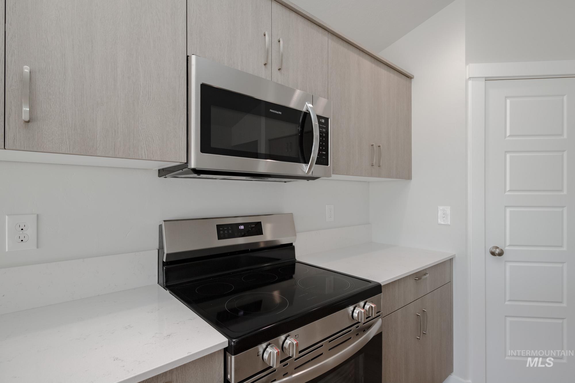 5526 S Donaway Ave, Meridian, Idaho 83642, 3 Bedrooms, 2 Bathrooms, Residential For Sale, Price $422,990,MLS 98959908