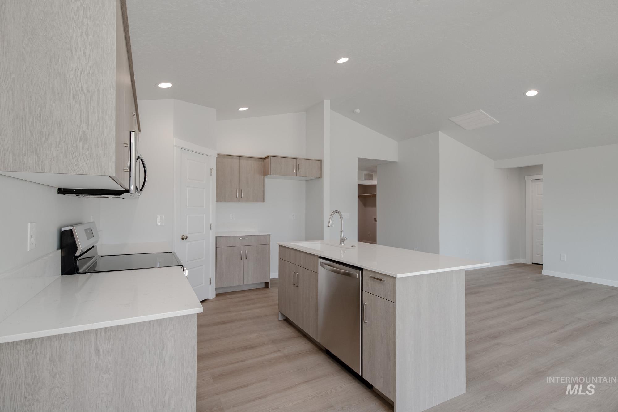 5526 S Donaway Ave, Meridian, Idaho 83642, 3 Bedrooms, 2 Bathrooms, Residential For Sale, Price $422,990,MLS 98959908