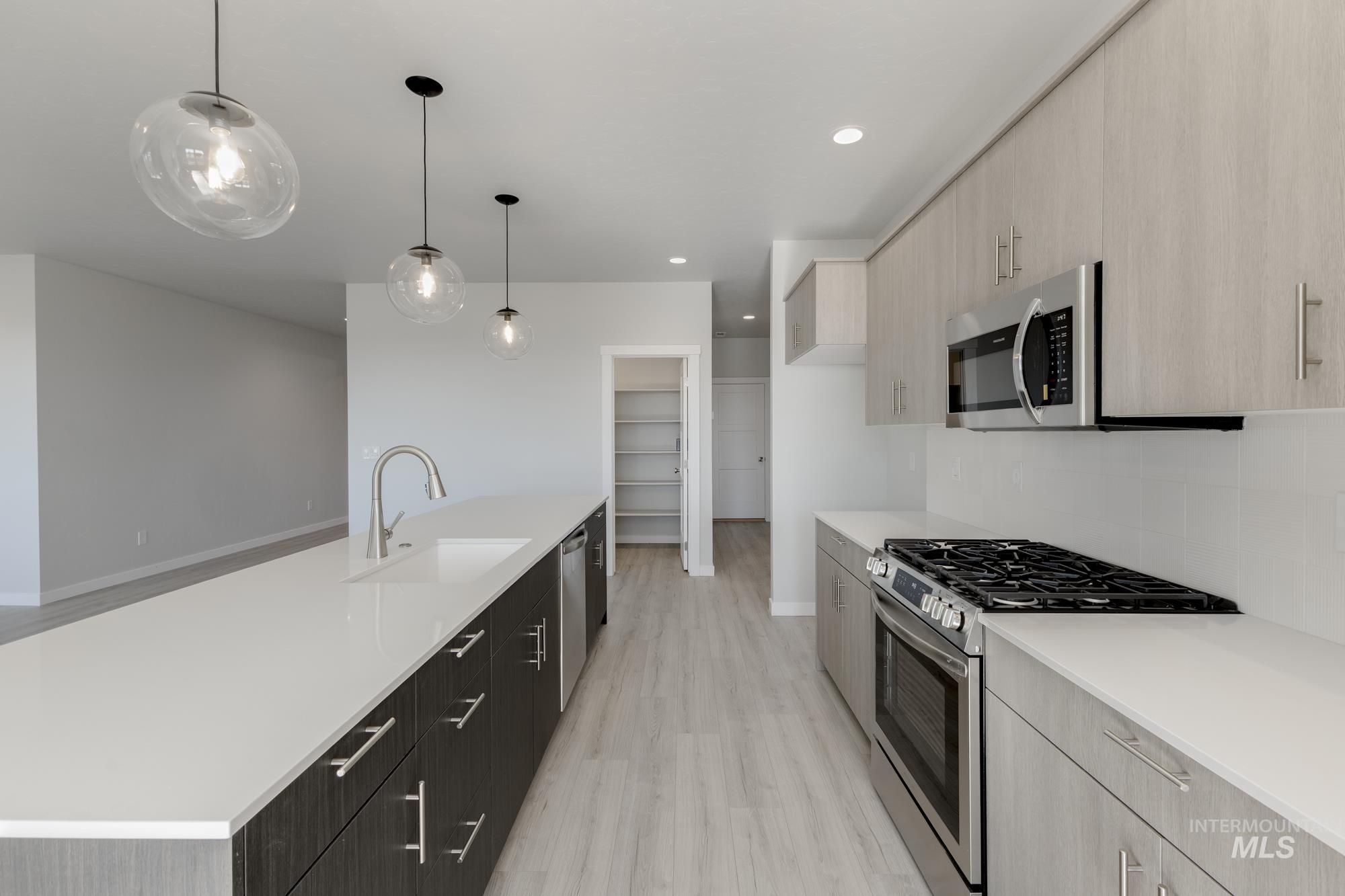 7175 W Blackberry Dr, Boise, Idaho 83709, 4 Bedrooms, 2 Bathrooms, Residential For Sale, Price $609,990,MLS 98959909