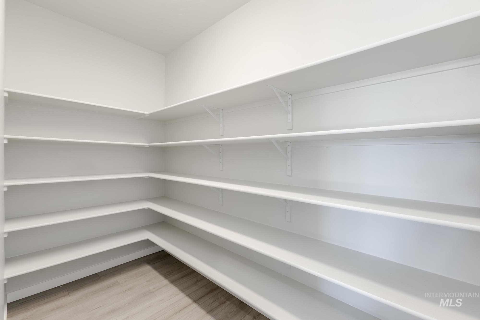 7175 W Blackberry Dr, Boise, Idaho 83709, 4 Bedrooms, 2 Bathrooms, Residential For Sale, Price $609,990,MLS 98959909