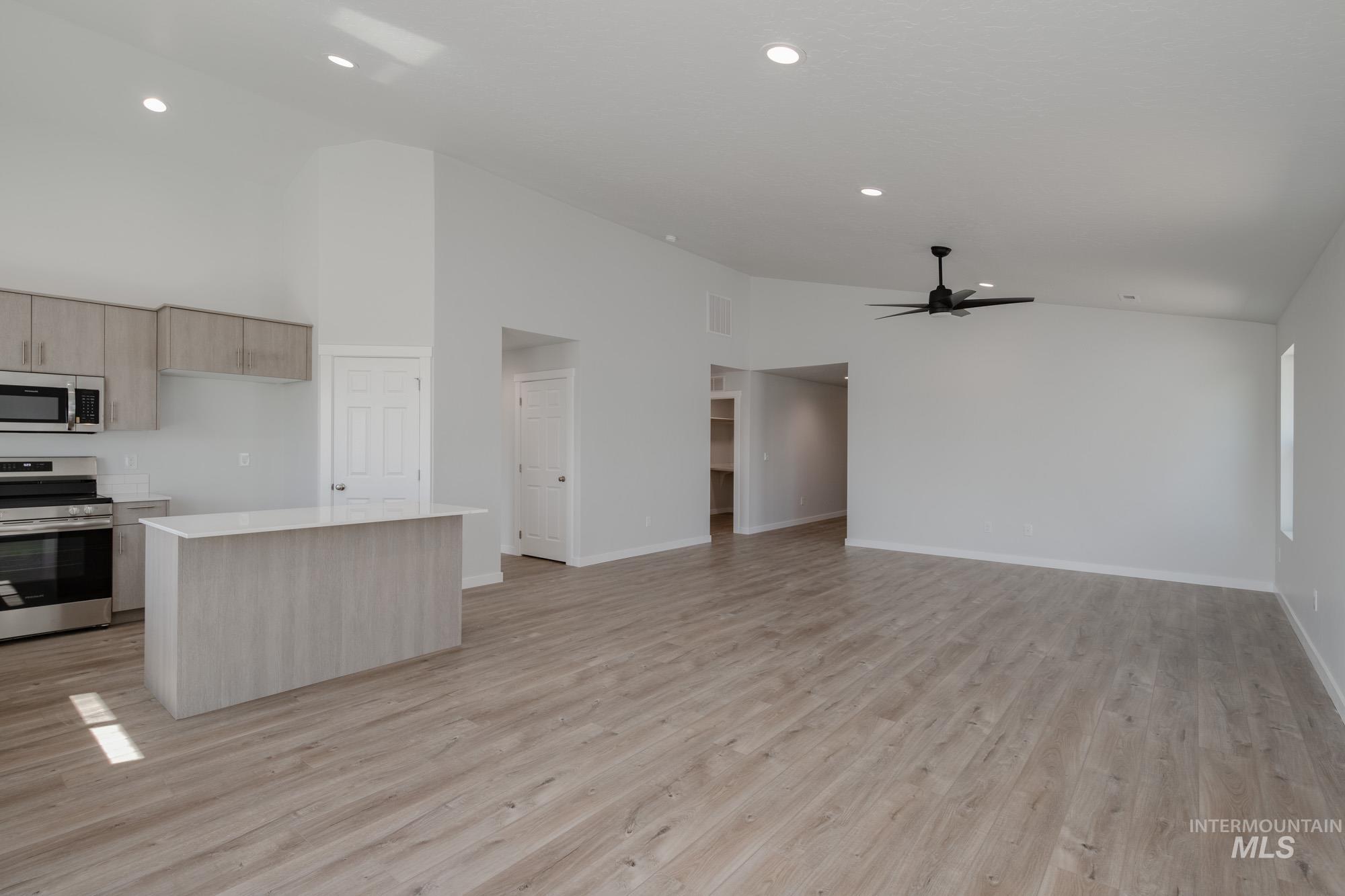 2839 E Valley Wind St, Kuna, Idaho 83634, 4 Bedrooms, 2 Bathrooms, Residential For Sale, Price $422,990,MLS 98959910