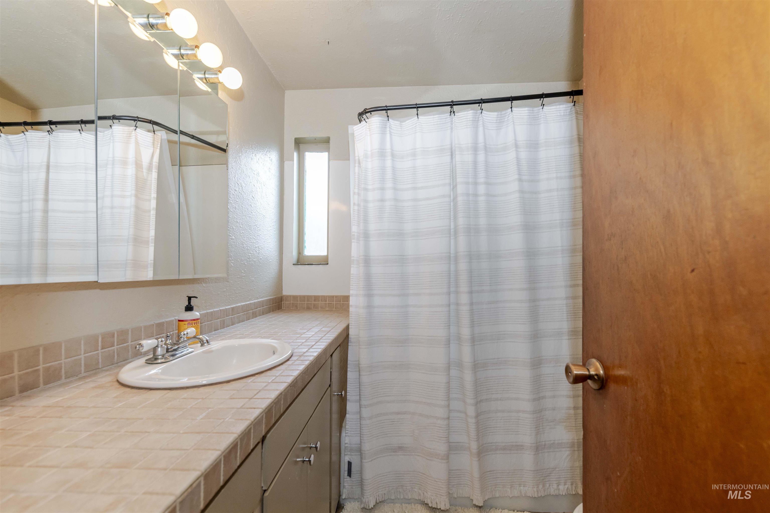 1310 6th St, Clarkston, Washington 99403, 2 Bedrooms, 1 Bathroom, Residential For Sale, Price $249,000,MLS 98959919