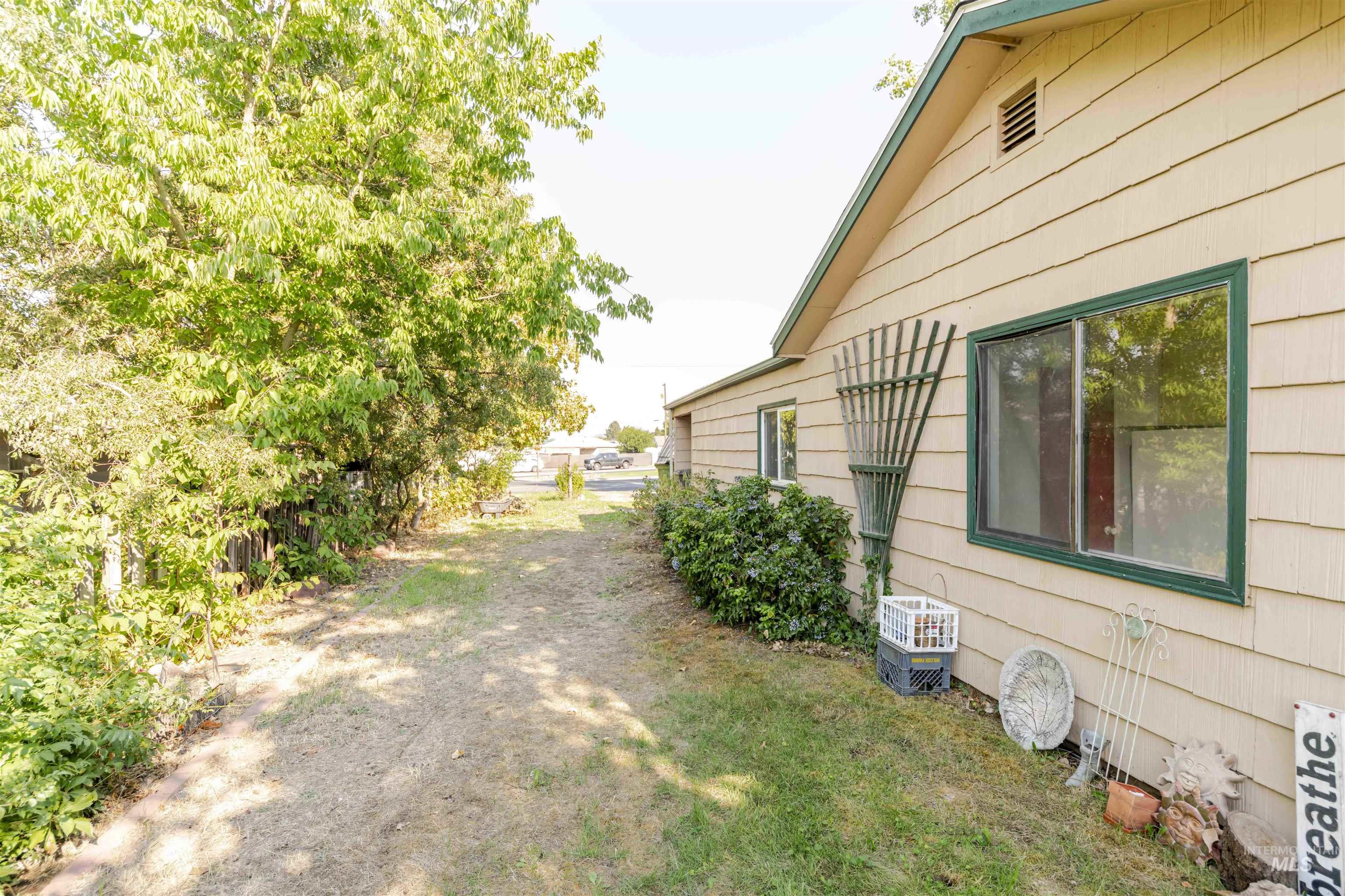 1310 6th St, Clarkston, Washington 99403, 2 Bedrooms, 1 Bathroom, Residential For Sale, Price $249,000,MLS 98959919