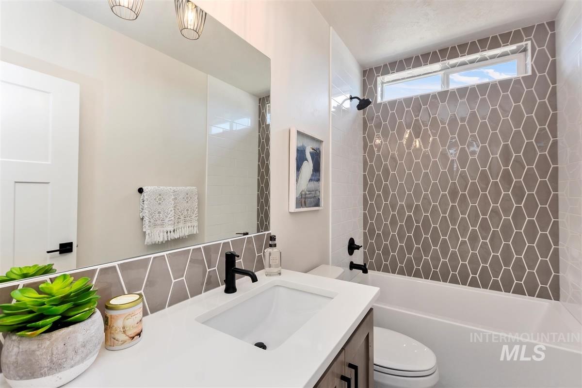 7132 E Chicken Hawk Loop, Nampa, Idaho 83686, 4 Bedrooms, 2 Bathrooms, Residential For Sale, Price $814,900,MLS 98959924