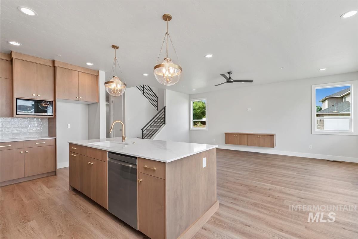 400 Hidden Mill Ct, Middleton, Idaho 83644, 4 Bedrooms, 2.5 Bathrooms, Residential For Sale, Price $624,900,MLS 98959939