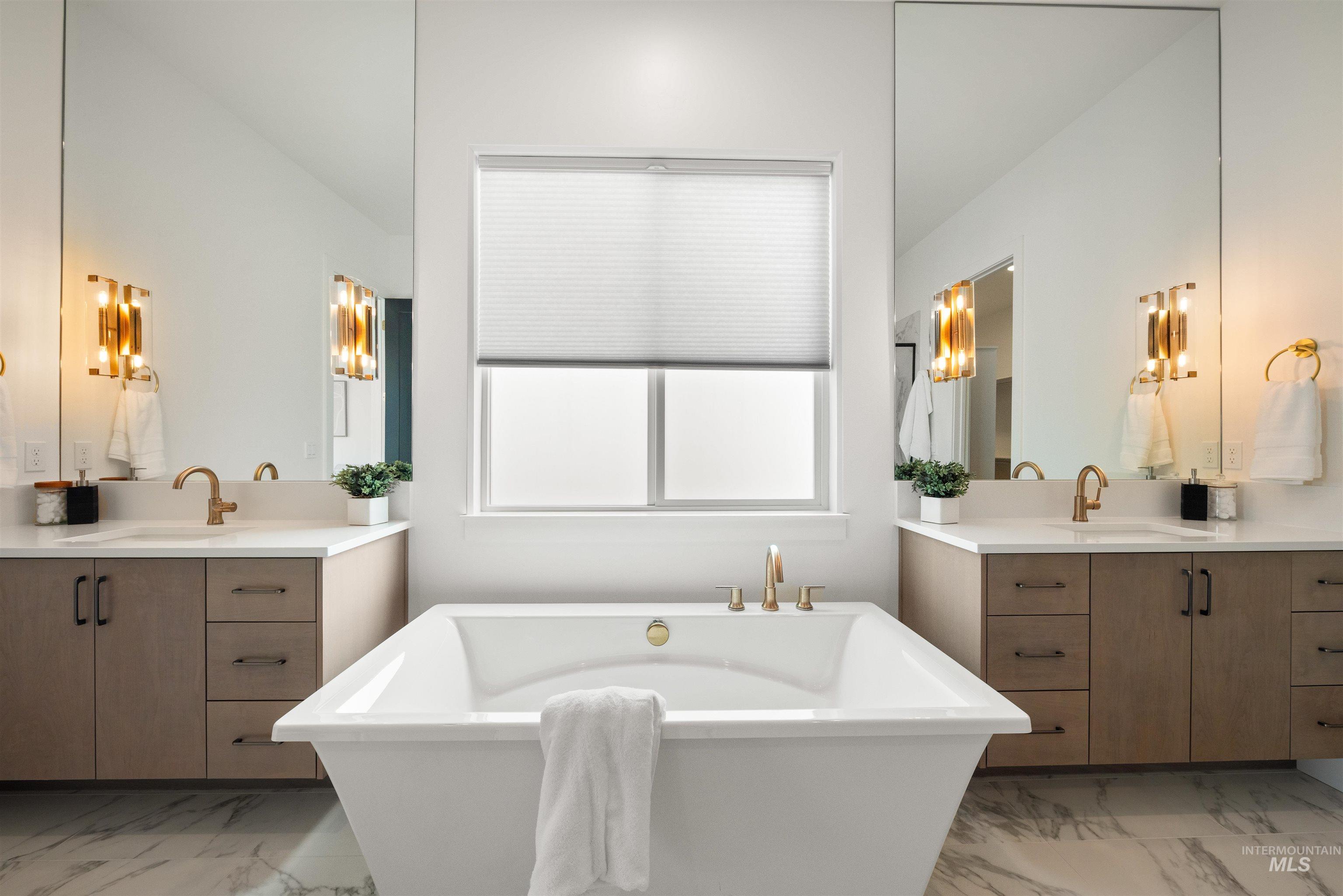 3024 E Parulo Drive, Meridian, Idaho 83642, 3 Bedrooms, 2.5 Bathrooms, Residential For Sale, Price $1,248,000,MLS 98959946