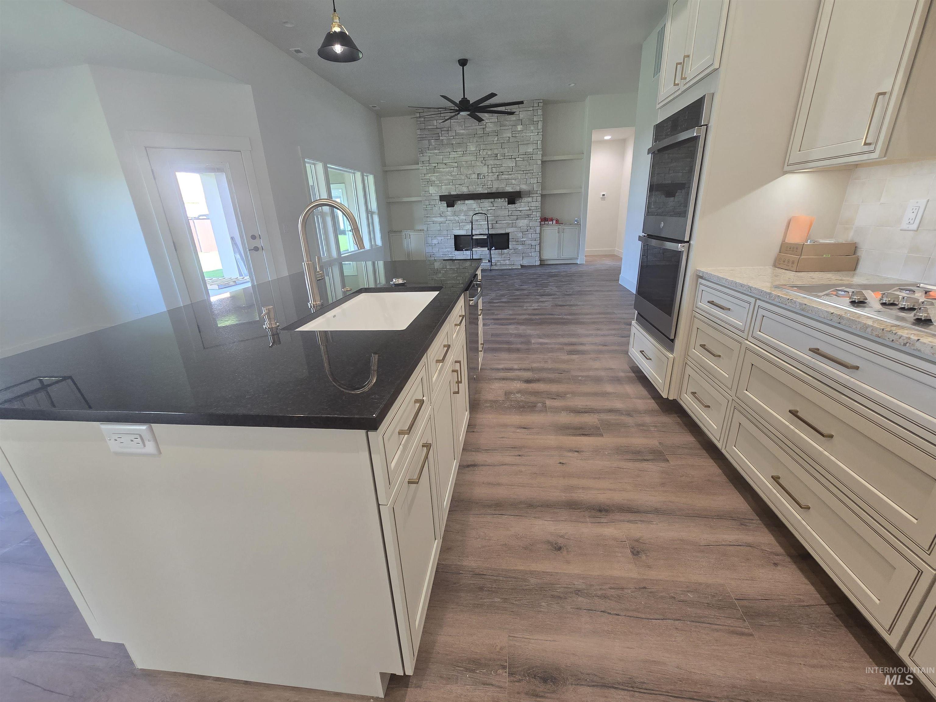 1557 Tule Dr., Twin Falls, Idaho 83301, 3 Bedrooms, 2.5 Bathrooms, Residential For Sale, Price $599,000,MLS 98959994