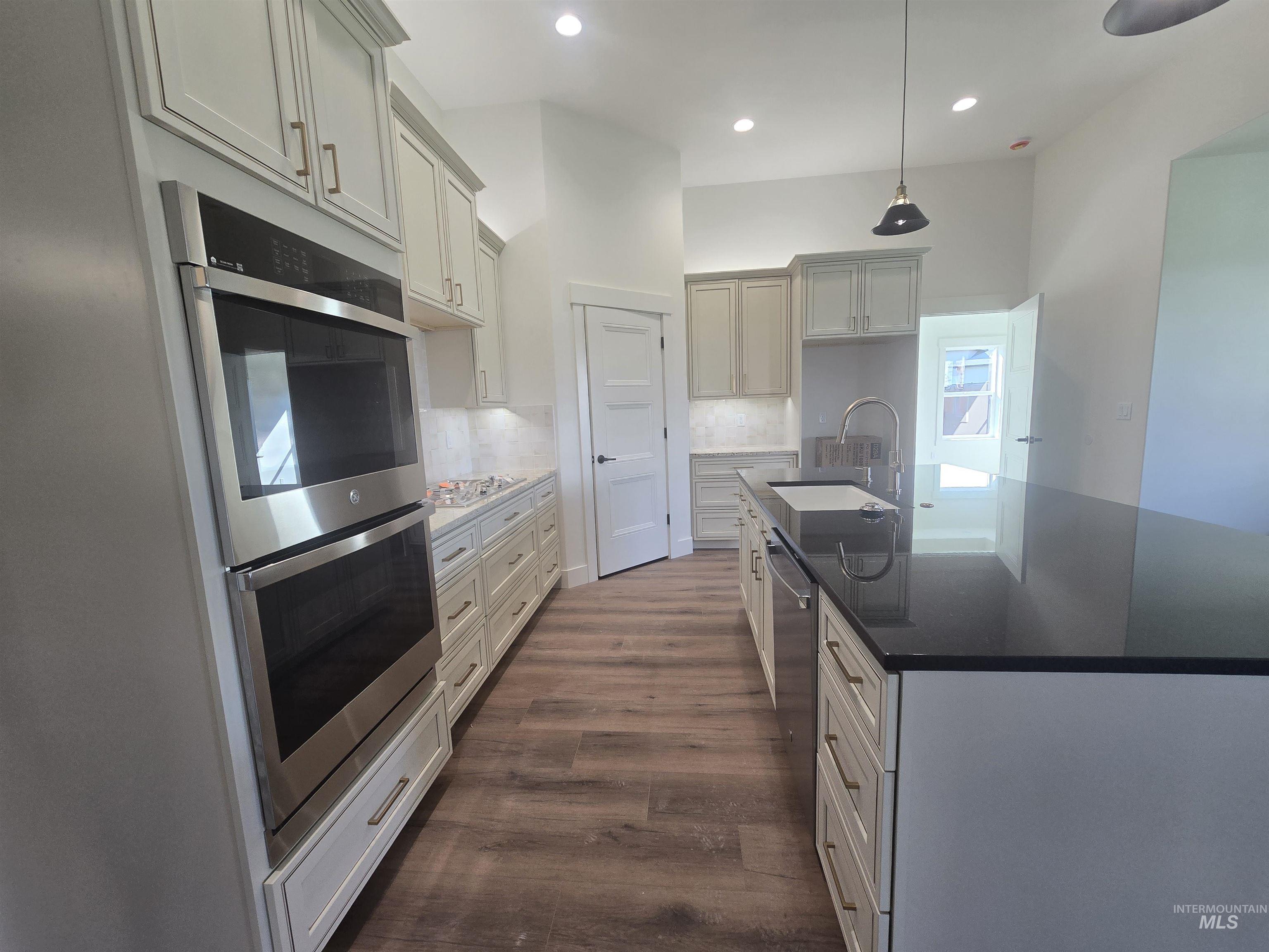 1557 Tule Dr., Twin Falls, Idaho 83301, 3 Bedrooms, 2.5 Bathrooms, Residential For Sale, Price $599,000,MLS 98959994