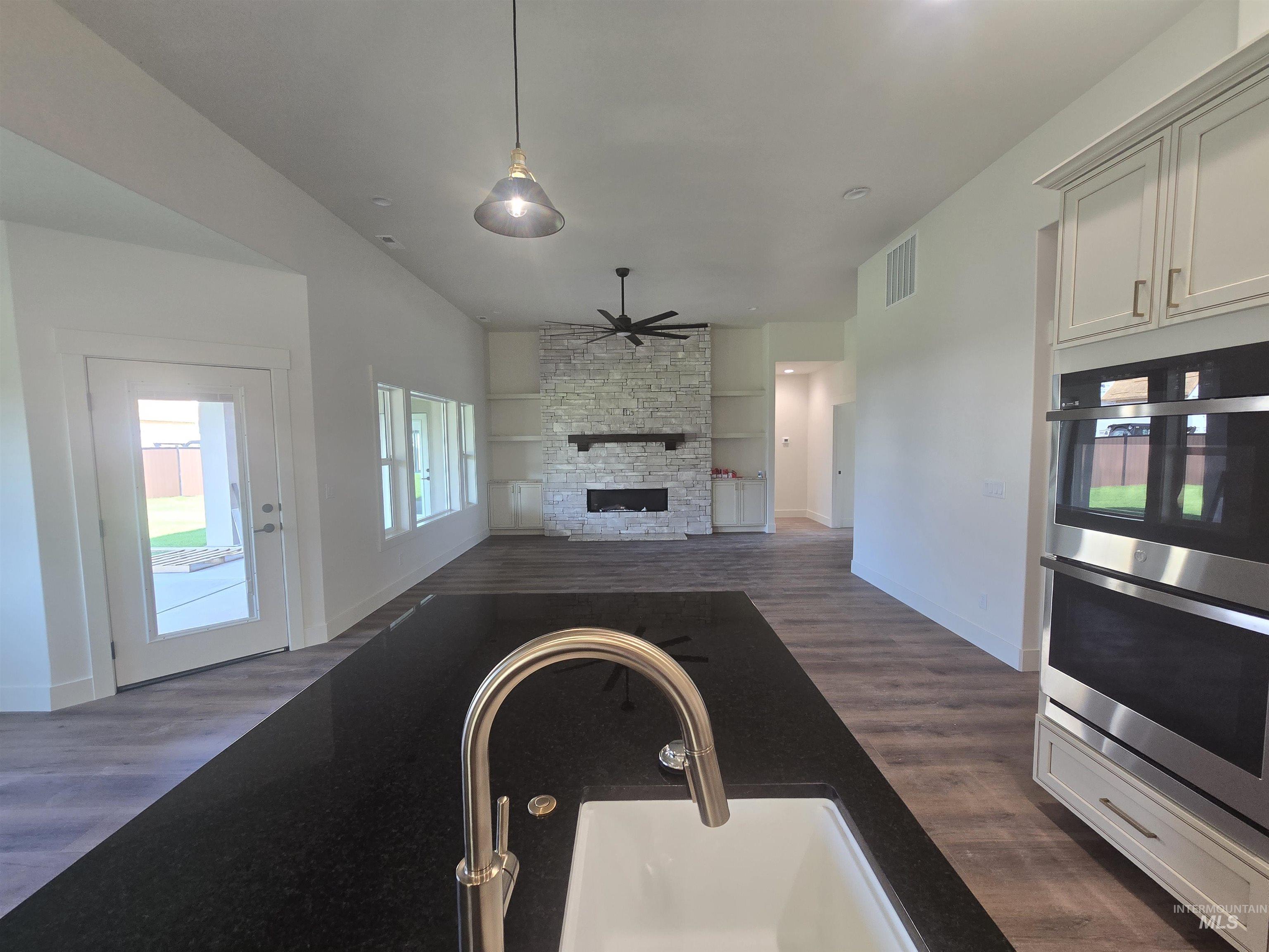 1557 Tule Dr., Twin Falls, Idaho 83301, 3 Bedrooms, 2.5 Bathrooms, Residential For Sale, Price $599,000,MLS 98959994