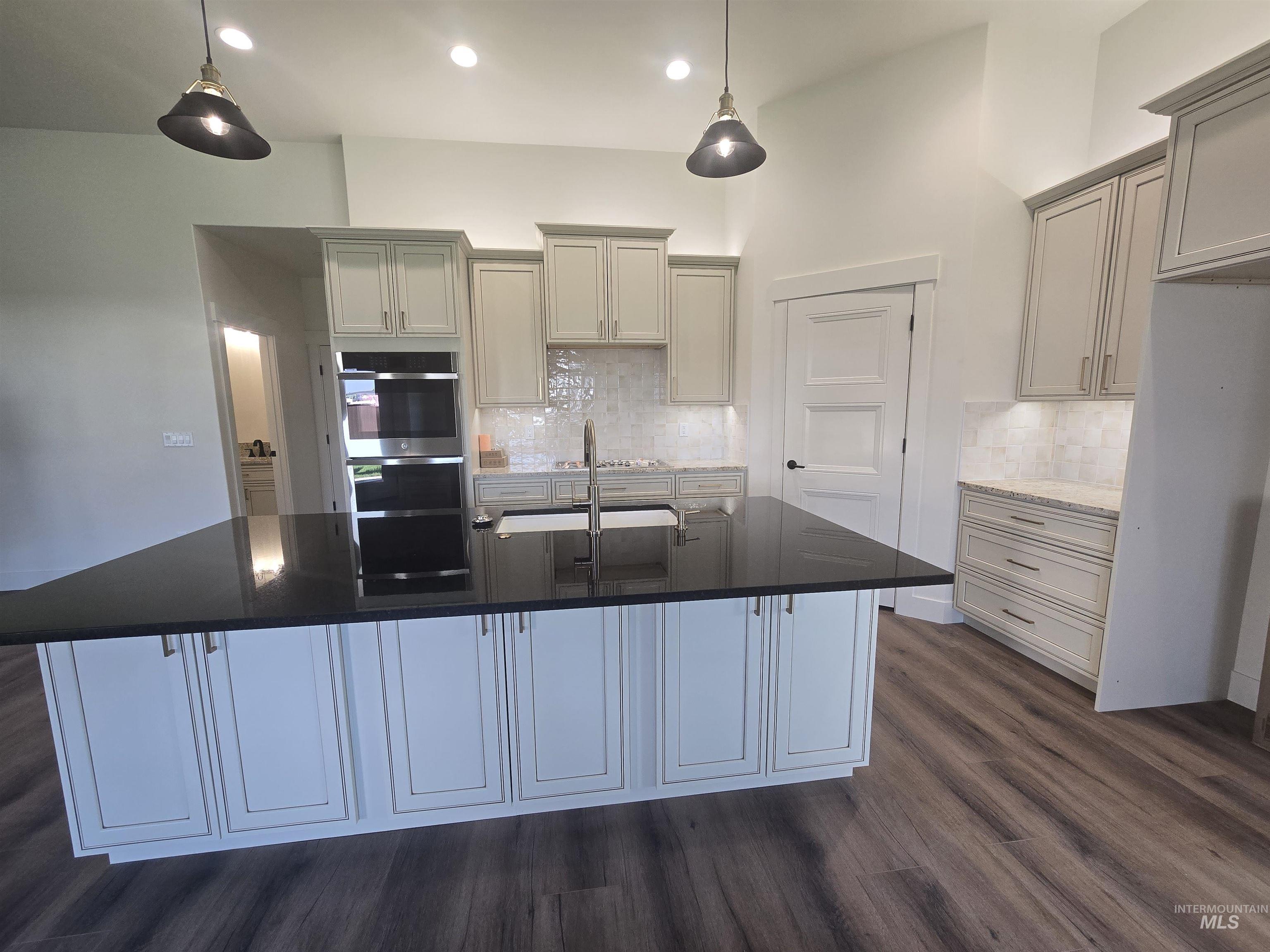 1557 Tule Dr., Twin Falls, Idaho 83301, 3 Bedrooms, 2.5 Bathrooms, Residential For Sale, Price $599,000,MLS 98959994