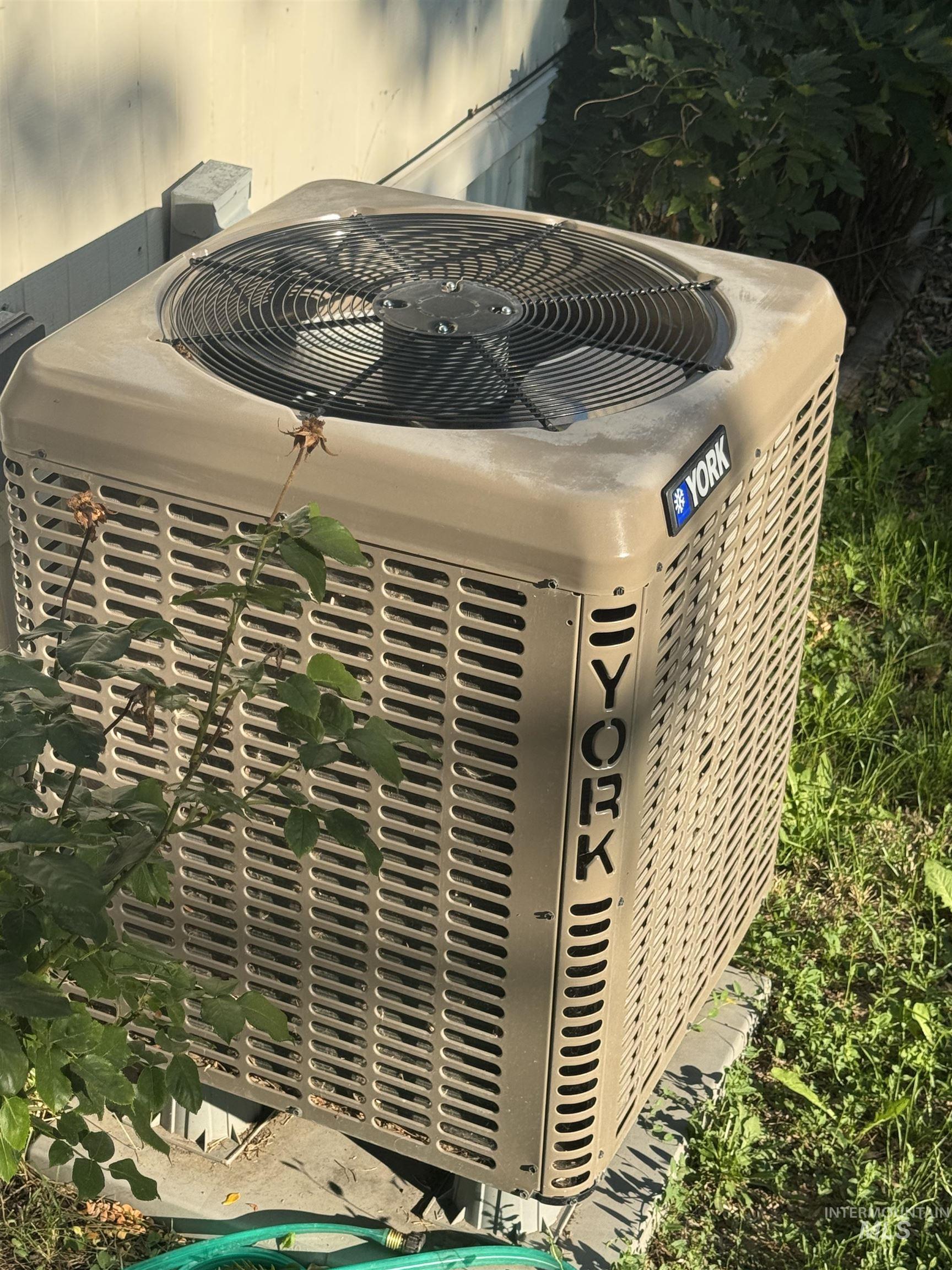 10369 W Florence Ln, Boise, Idaho 83704-8074, 3 Bedrooms, 2 Bathrooms, Residential For Sale, Price $75,000, 98959999