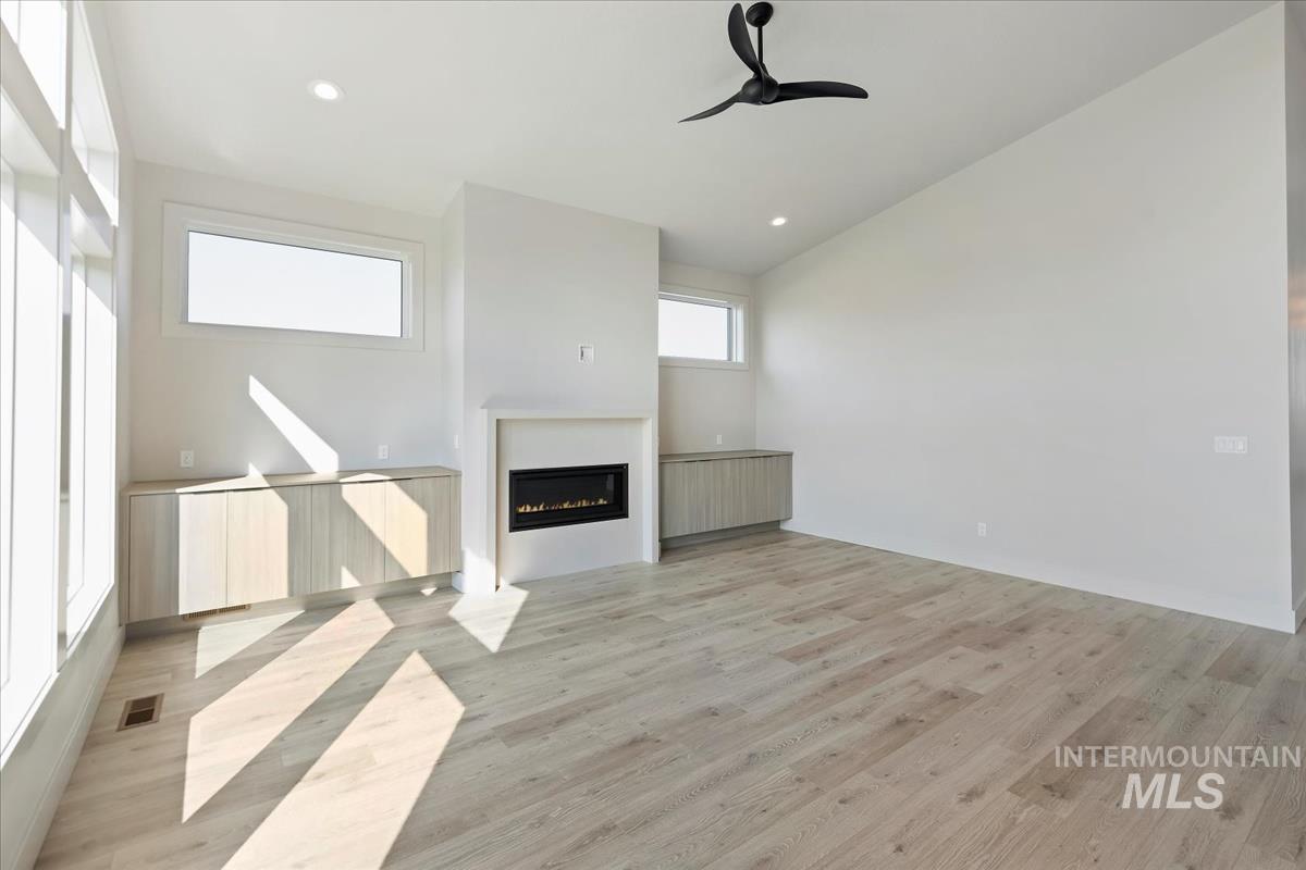 7689 W Lookout View St, Meridian, Idaho 83646, 3 Bedrooms, 2.5 Bathrooms, Residential For Sale, Price $949,900,MLS 98960015