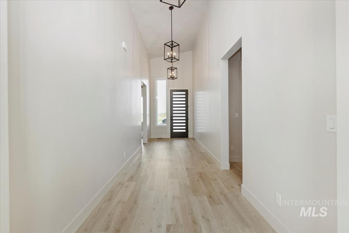 7689 W Lookout View St, Meridian, Idaho 83646, 3 Bedrooms, 2.5 Bathrooms, Residential For Sale, Price $949,900,MLS 98960015