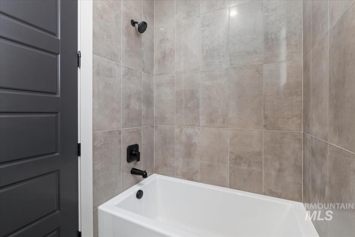 7689 W Lookout View St, Meridian, Idaho 83646, 3 Bedrooms, 2.5 Bathrooms, Residential For Sale, Price $949,900,MLS 98960015