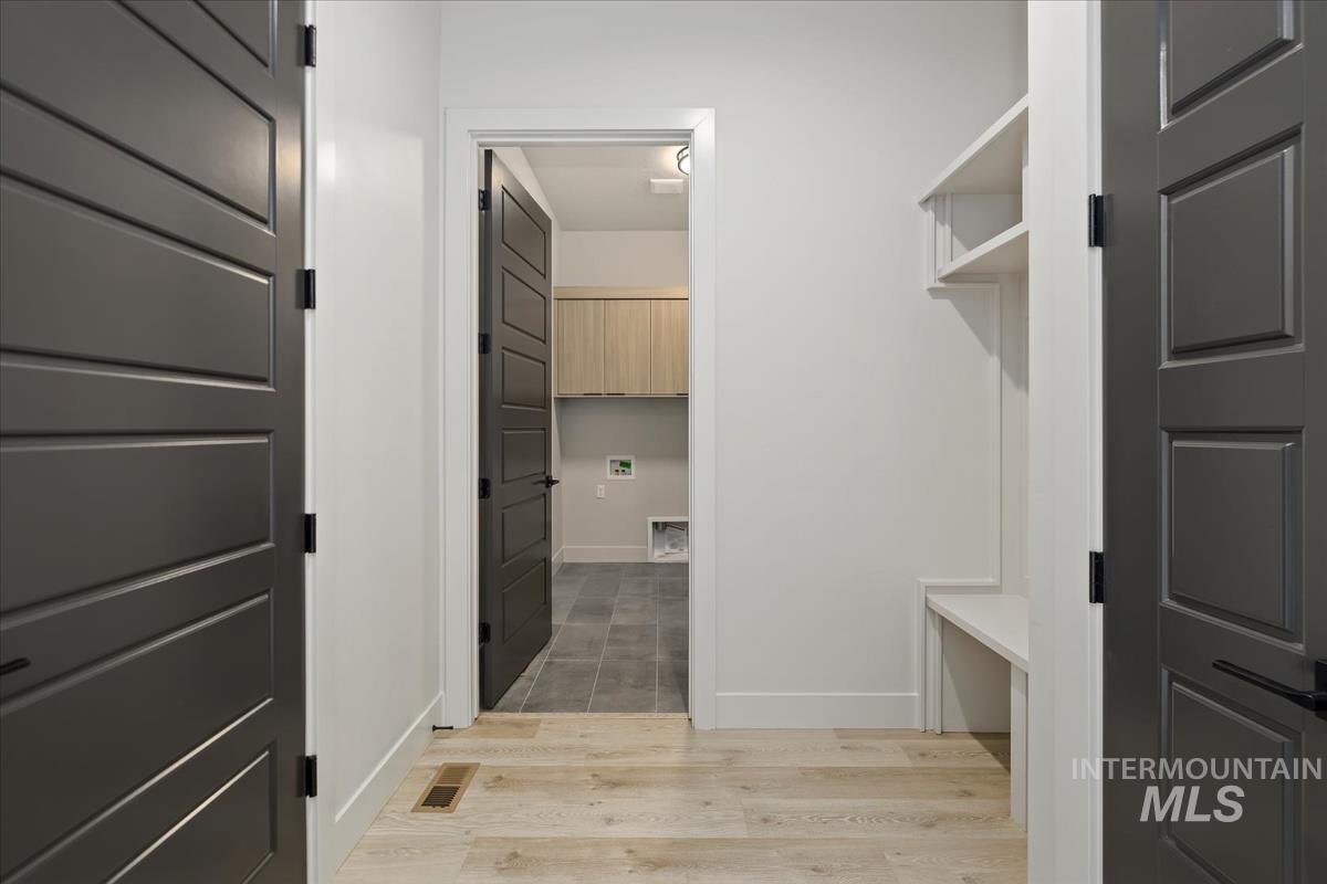 7689 W Lookout View St, Meridian, Idaho 83646, 3 Bedrooms, 2.5 Bathrooms, Residential For Sale, Price $949,900,MLS 98960015