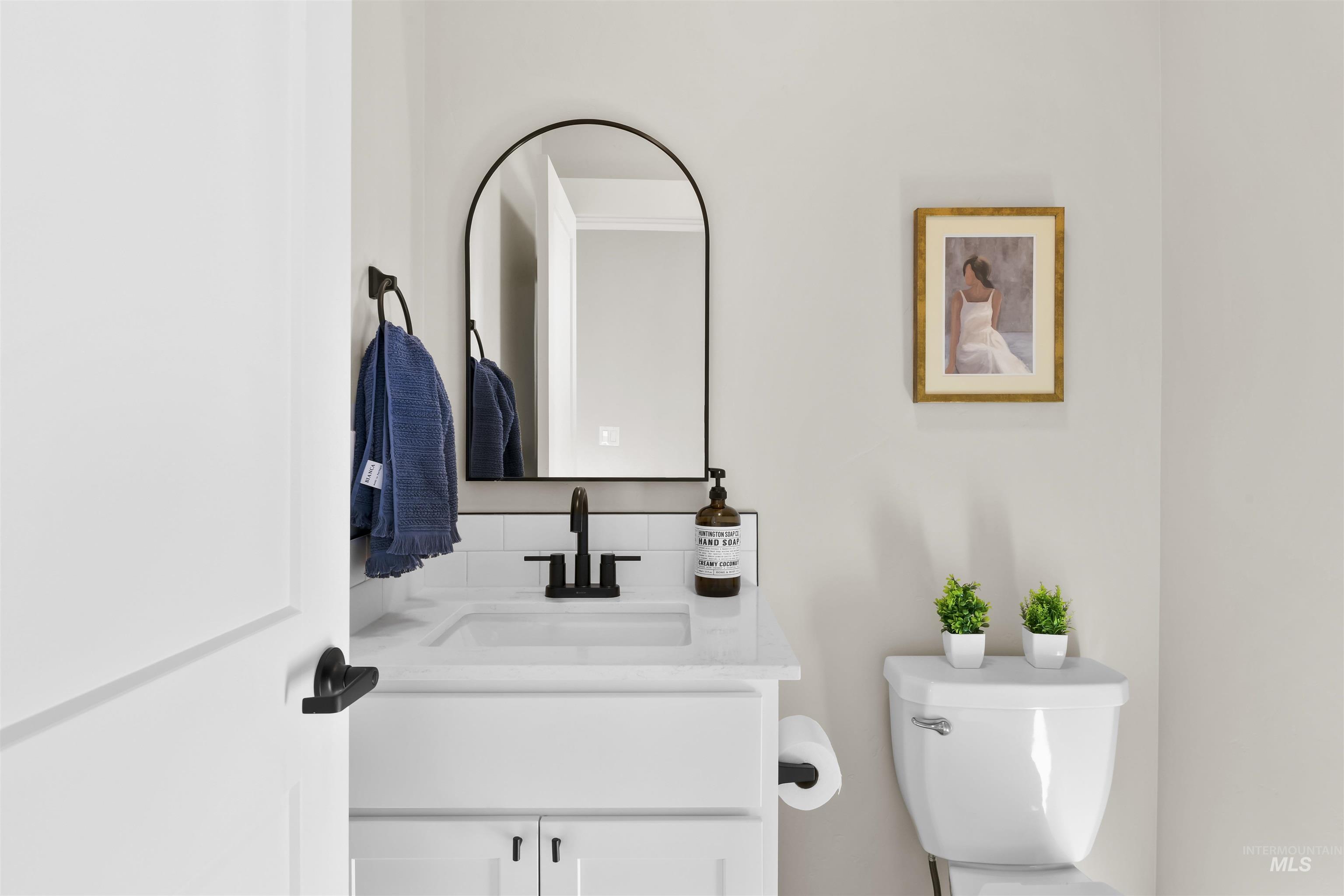 520 N Lucy Lane, Nampa, Idaho 83687, 3 Bedrooms, 2.5 Bathrooms, Residential For Sale, Price $320,000,MLS 98960016