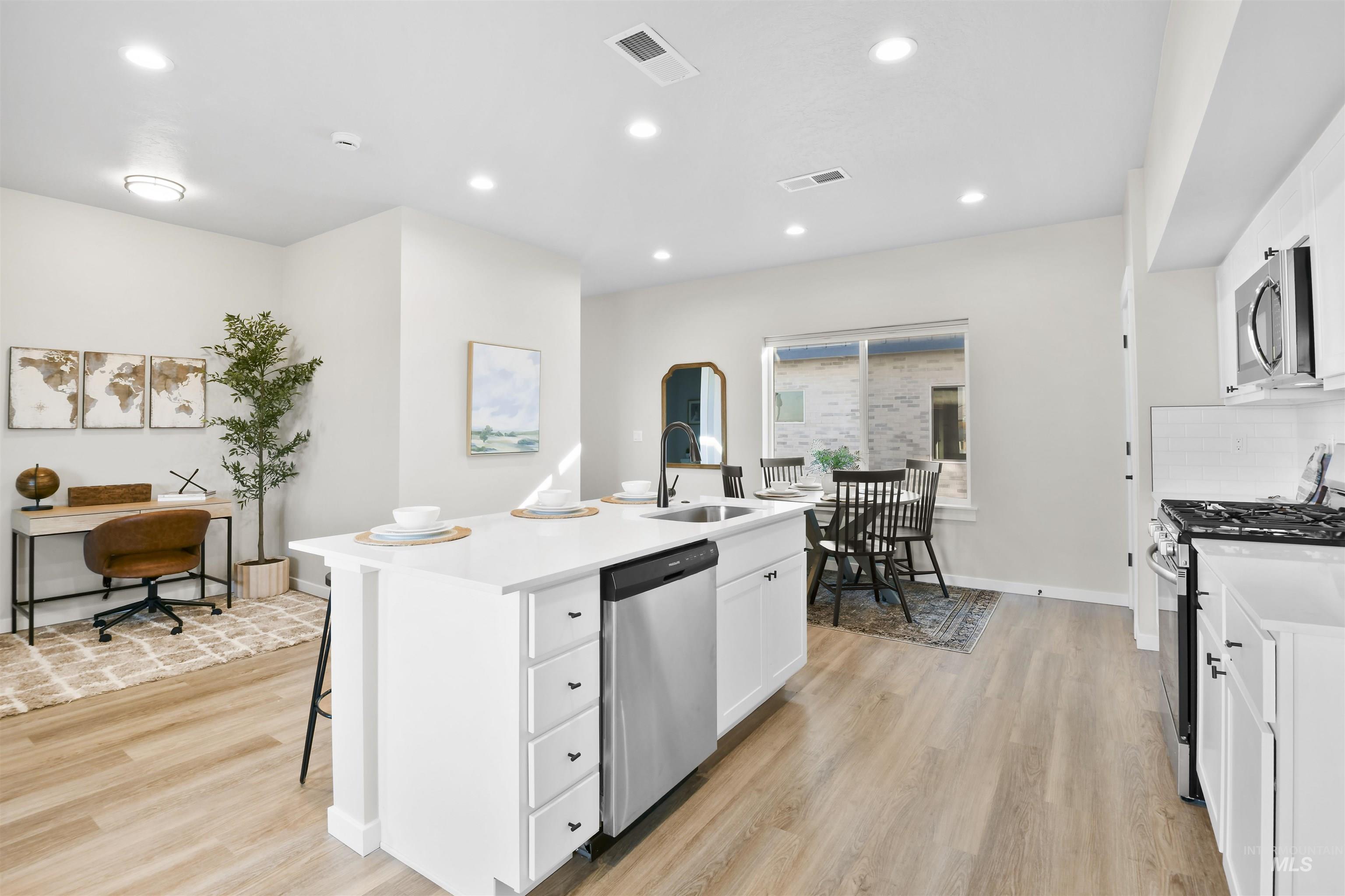 520 N Lucy Lane, Nampa, Idaho 83687, 3 Bedrooms, 2.5 Bathrooms, Residential For Sale, Price $320,000,MLS 98960016