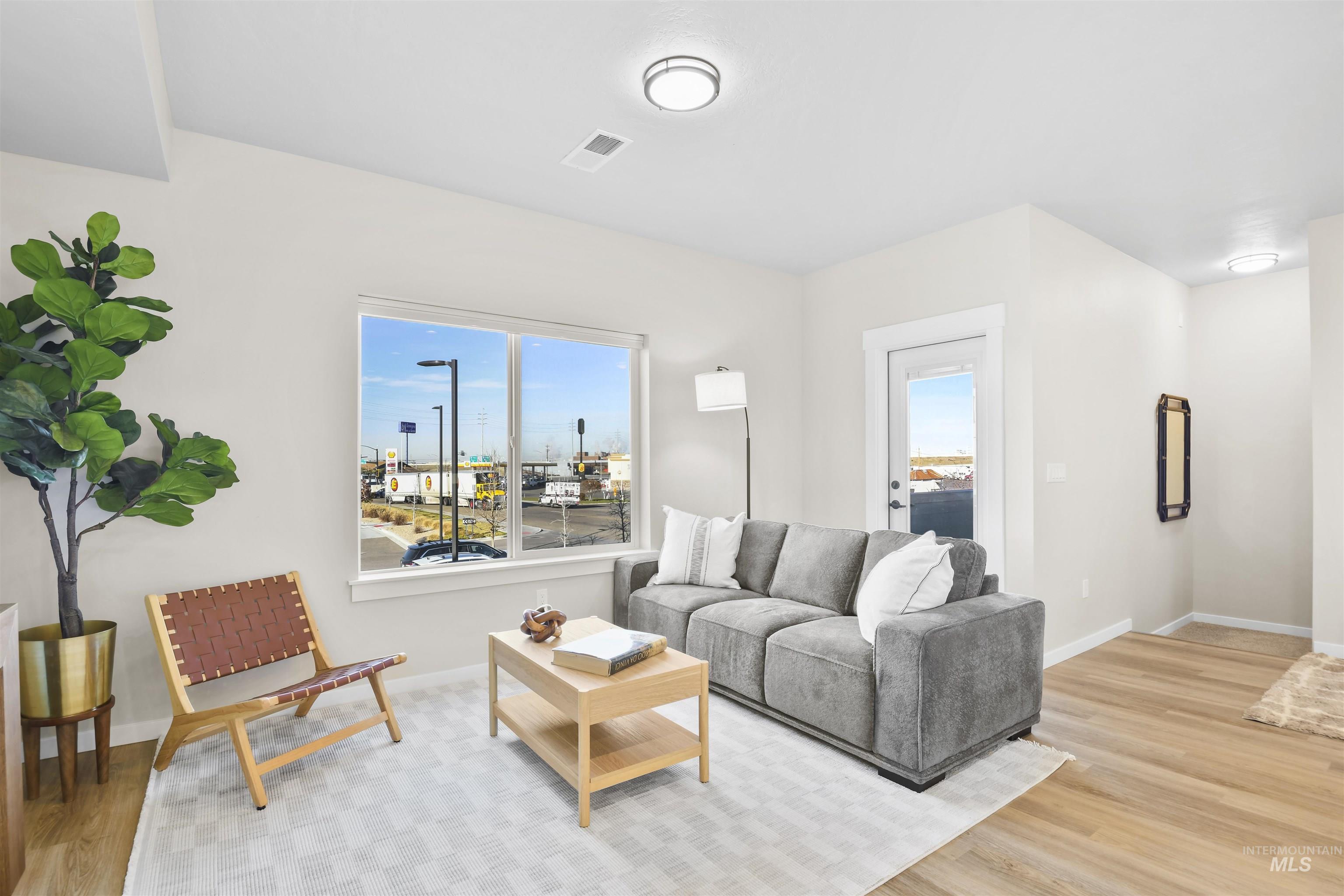 518 N Lucy Lane, Nampa, Idaho 83687, 3 Bedrooms, 2.5 Bathrooms, Residential For Sale, Price $320,000,MLS 98960017