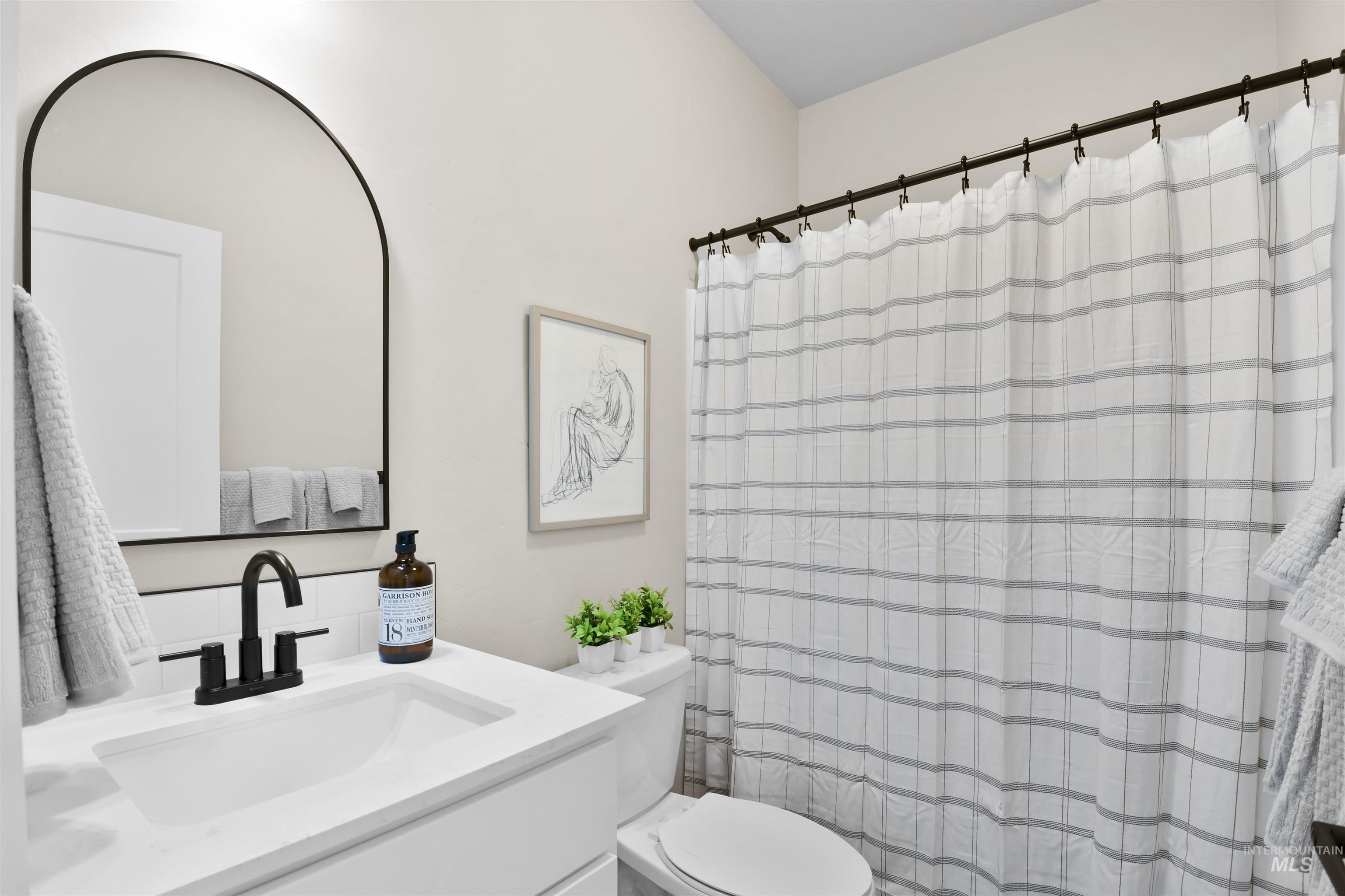 518 N Lucy Lane, Nampa, Idaho 83687, 3 Bedrooms, 2.5 Bathrooms, Residential For Sale, Price $320,000,MLS 98960017