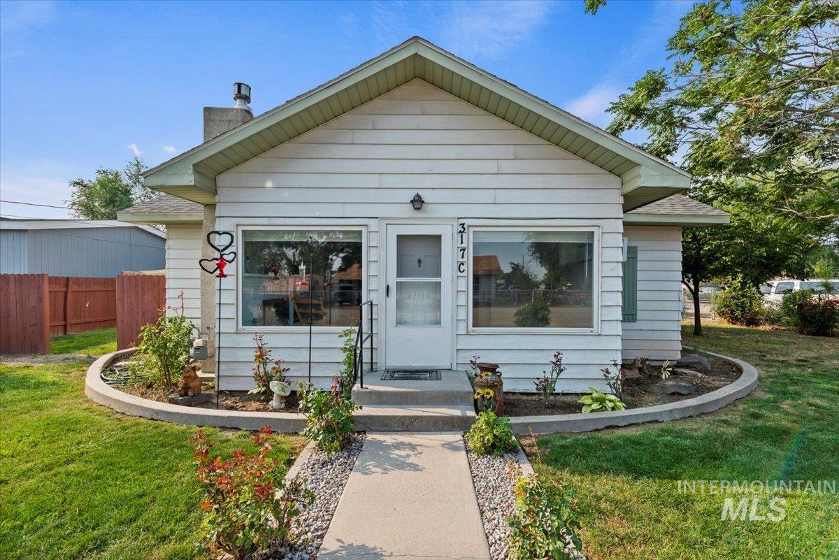 317 C Avenue, Wilder, Idaho 83676, 3 Bedrooms, 1 Bathroom, Residential For Sale, Price $298,000,MLS 98960072