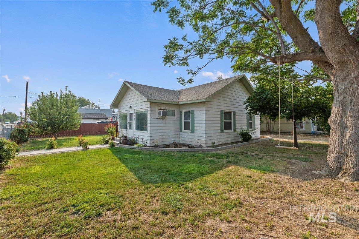 317 C Avenue, Wilder, Idaho 83676, 3 Bedrooms, 1 Bathroom, Residential For Sale, Price $298,900,MLS 98960072