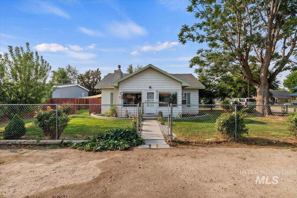 317 C Avenue, Wilder, Idaho 83676, 3 Bedrooms, 1 Bathroom, Residential For Sale, Price $298,900,MLS 98960072