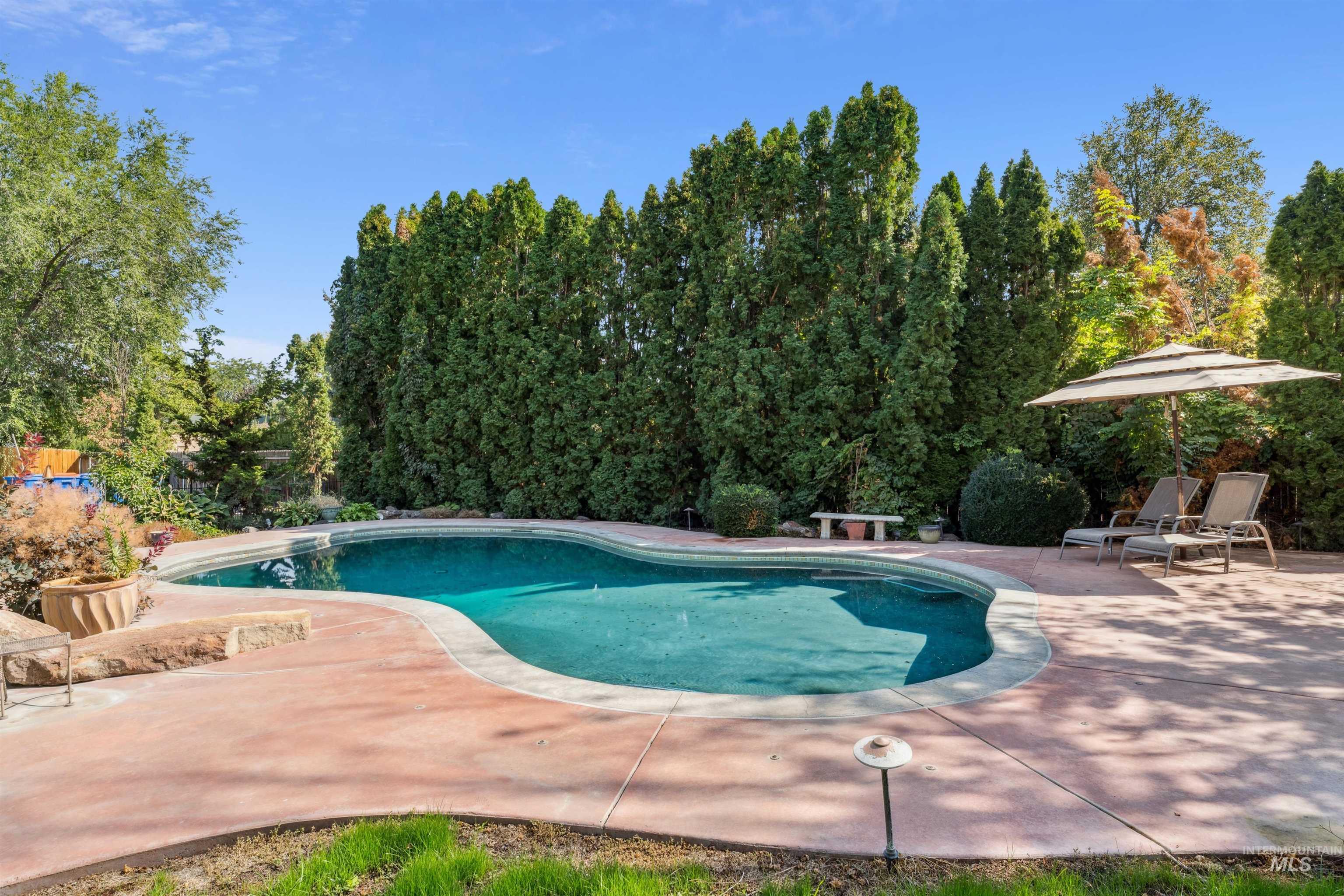 208 S Ravenswood Dr, Meridian, Idaho 83642-6264, 4 Bedrooms, 3 Bathrooms, Residential For Sale, Price $1,124,900,MLS 98960075