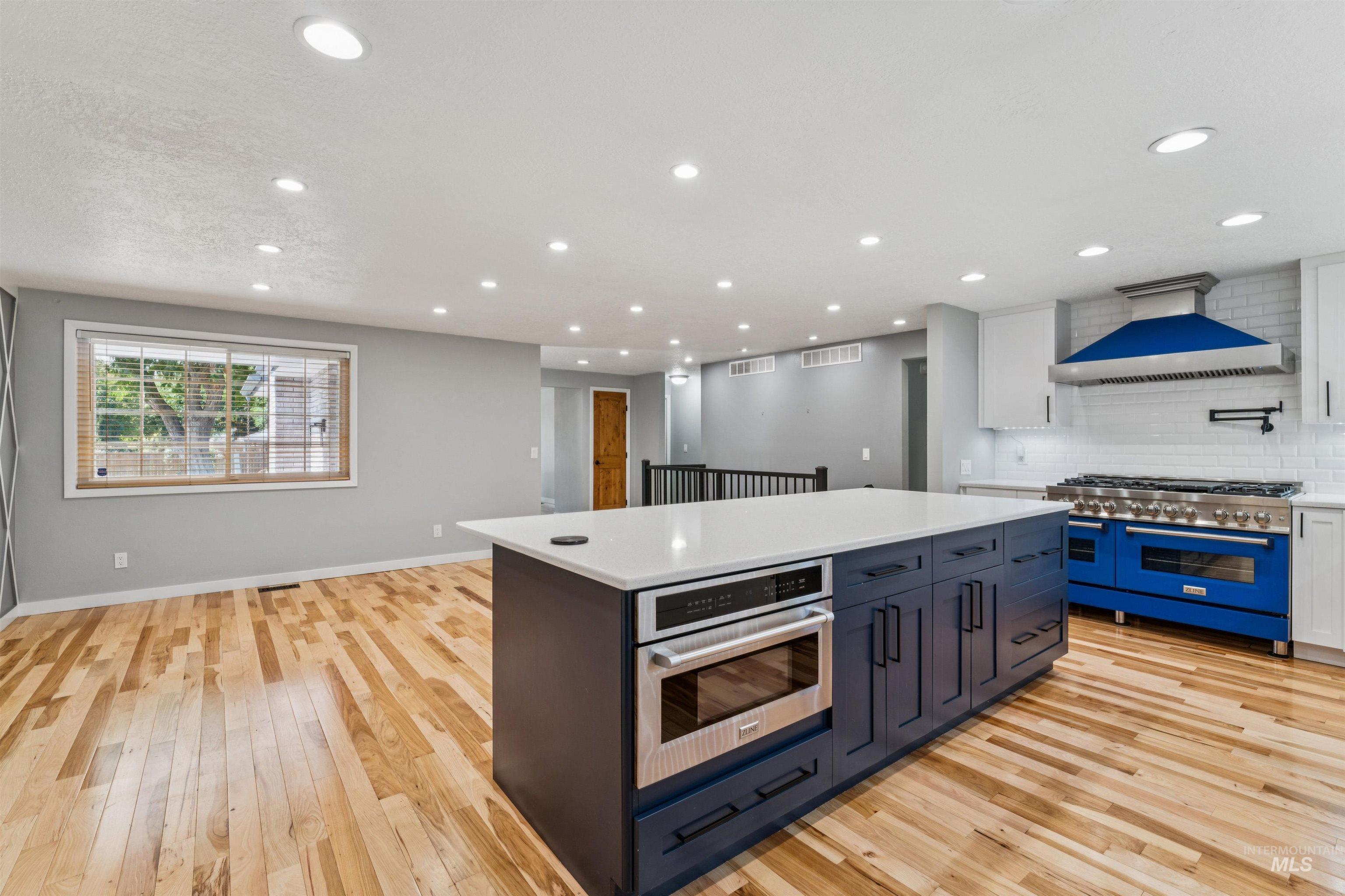 208 S Ravenswood Dr, Meridian, Idaho 83642-6264, 4 Bedrooms, 3 Bathrooms, Residential For Sale, Price $1,124,900,MLS 98960075