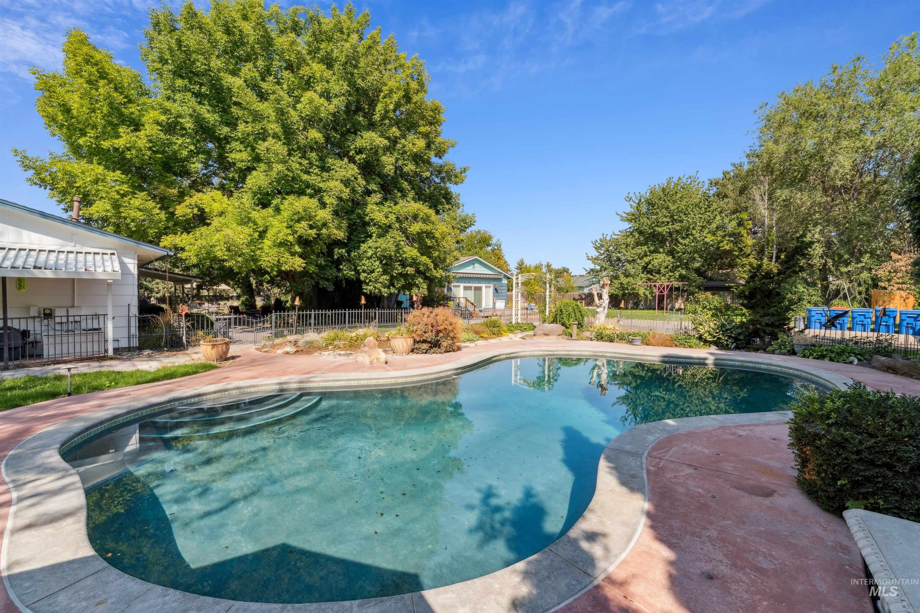 208 S Ravenswood Dr, Meridian, Idaho 83642-6264, 4 Bedrooms, 3 Bathrooms, Residential For Sale, Price $1,124,900,MLS 98960075