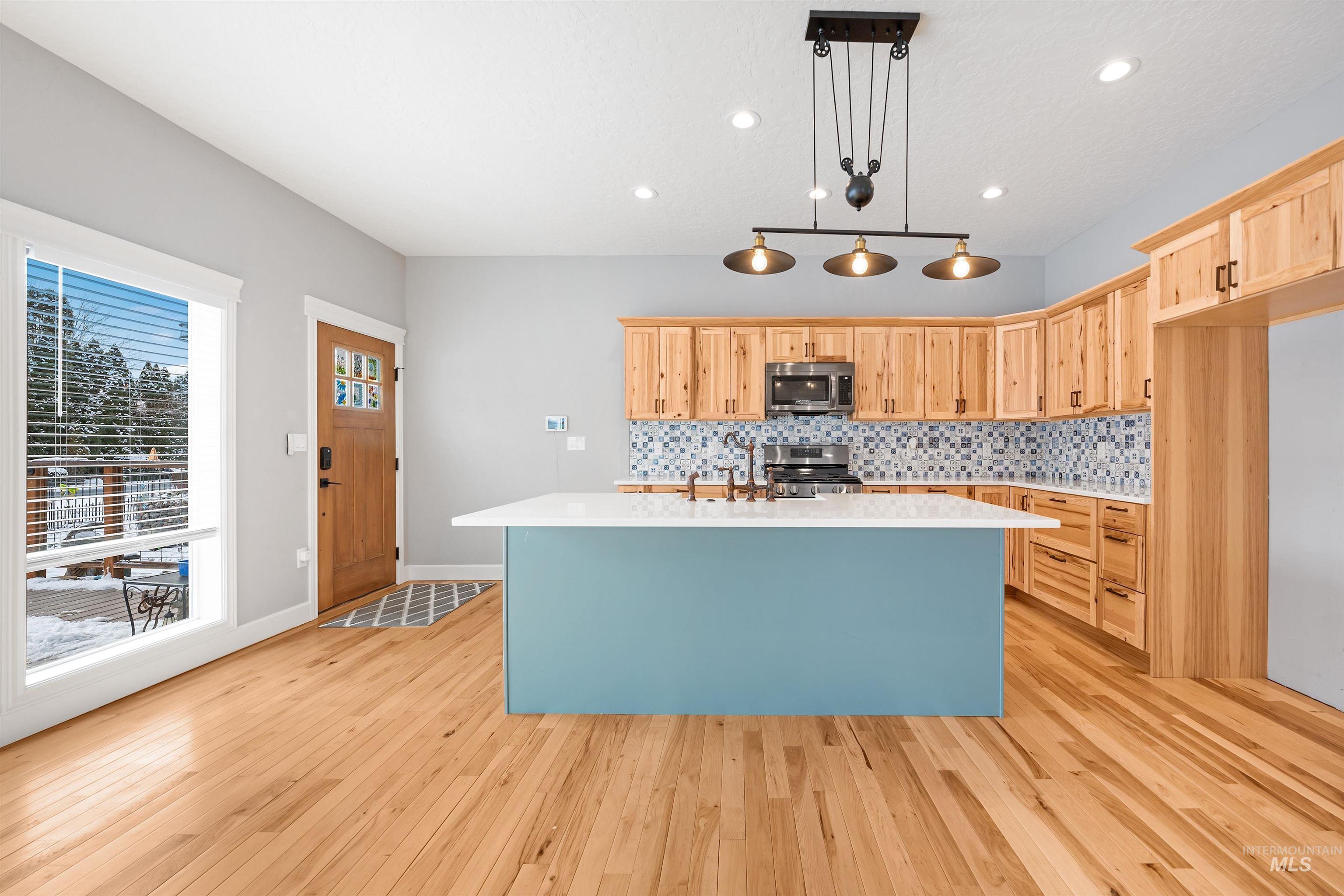 208 S Ravenswood Dr, Meridian, Idaho 83642-6264, 4 Bedrooms, 3 Bathrooms, Residential For Sale, Price $1,124,900,MLS 98960075