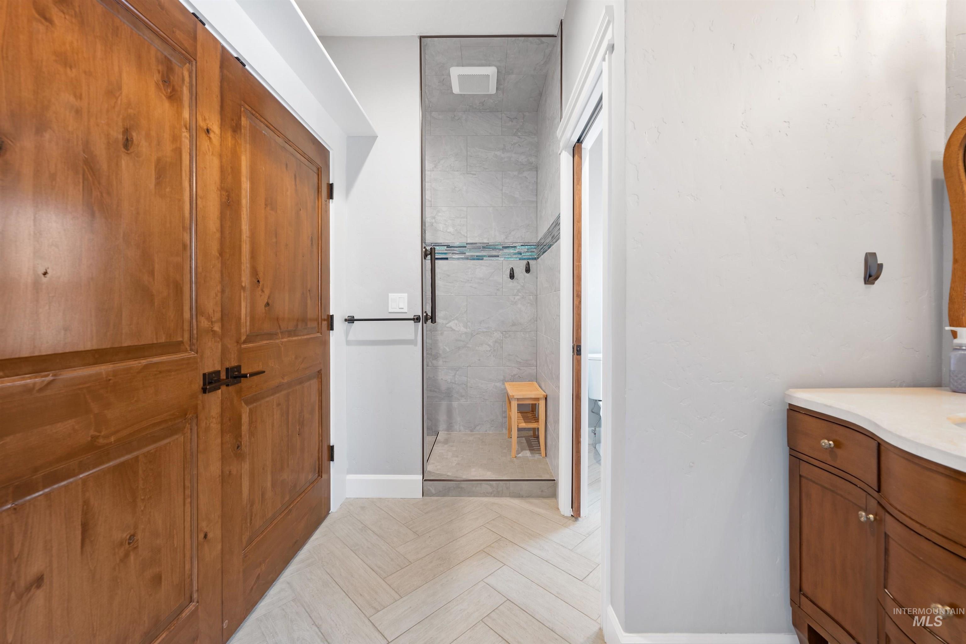 208 S Ravenswood Dr, Meridian, Idaho 83642-6264, 4 Bedrooms, 3 Bathrooms, Residential For Sale, Price $1,124,900,MLS 98960075