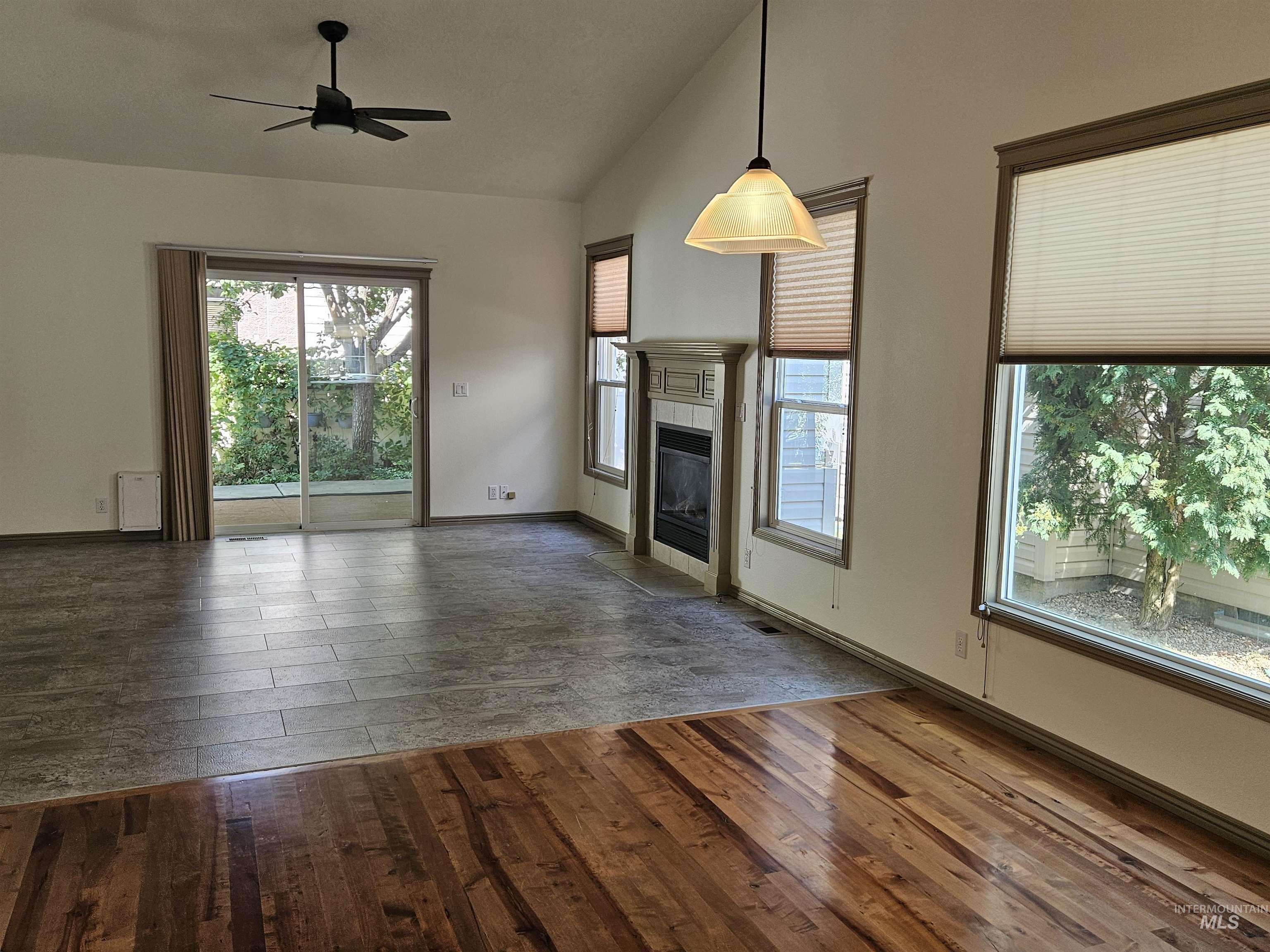 336 S Golden Eagle Lane, Eagle, Idaho 83616, 2 Bedrooms, 2 Bathrooms, Residential For Sale, Price $415,700,MLS 98960203