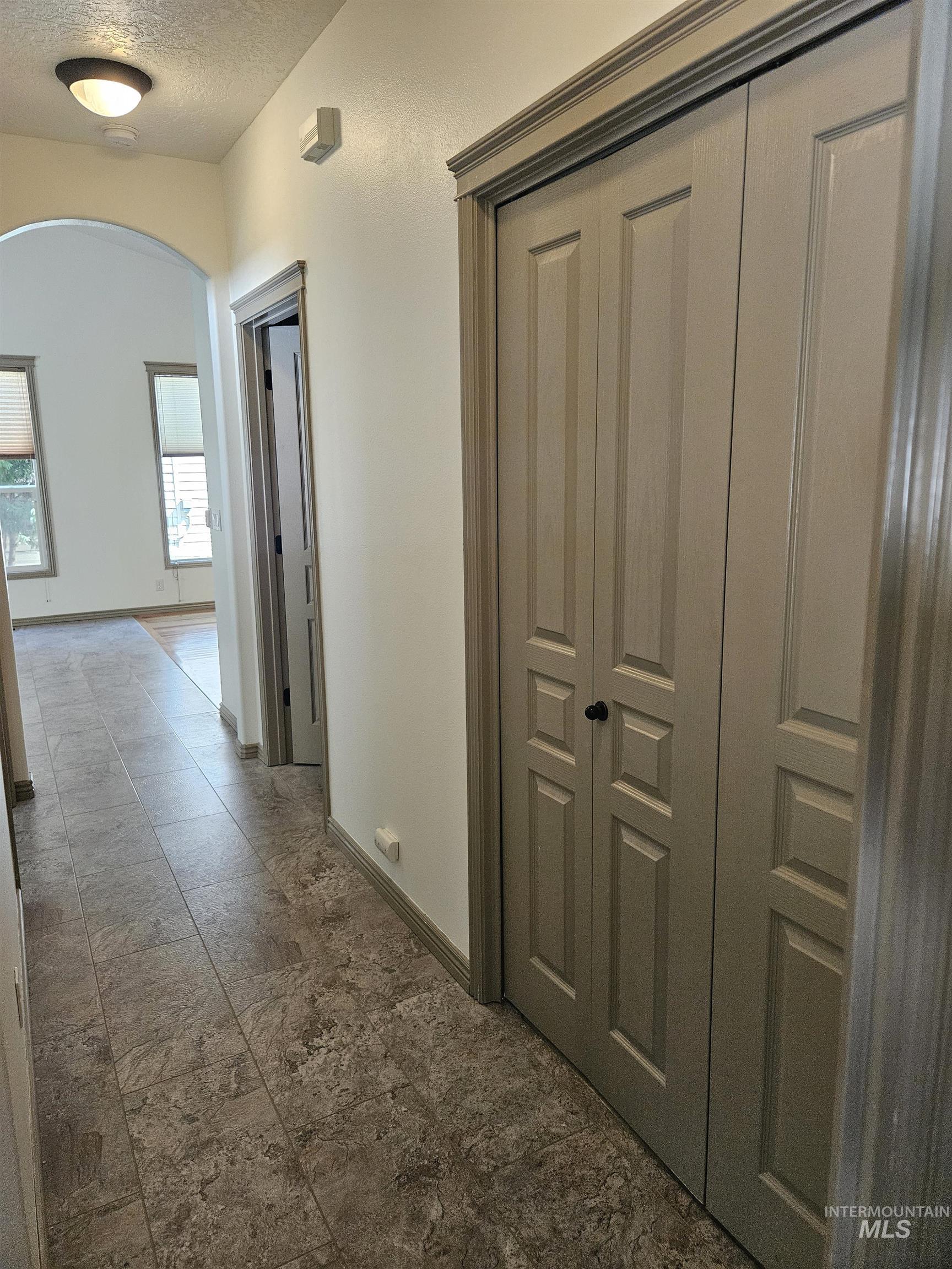 336 S Golden Eagle Lane, Eagle, Idaho 83616, 2 Bedrooms, 2 Bathrooms, Residential For Sale, Price $415,700,MLS 98960203