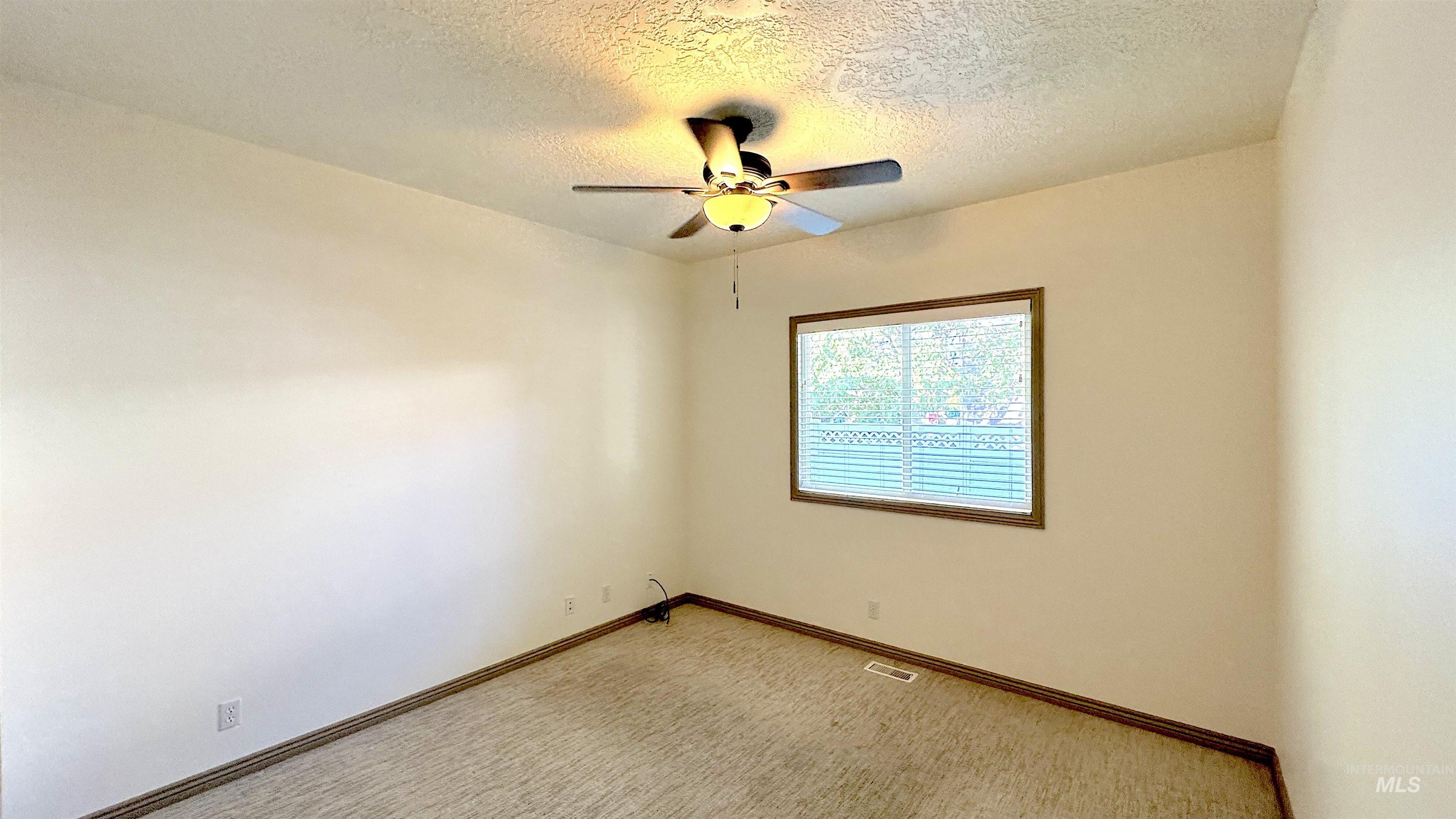 336 S Golden Eagle Lane, Eagle, Idaho 83616, 2 Bedrooms, 2 Bathrooms, Residential For Sale, Price $415,700,MLS 98960203