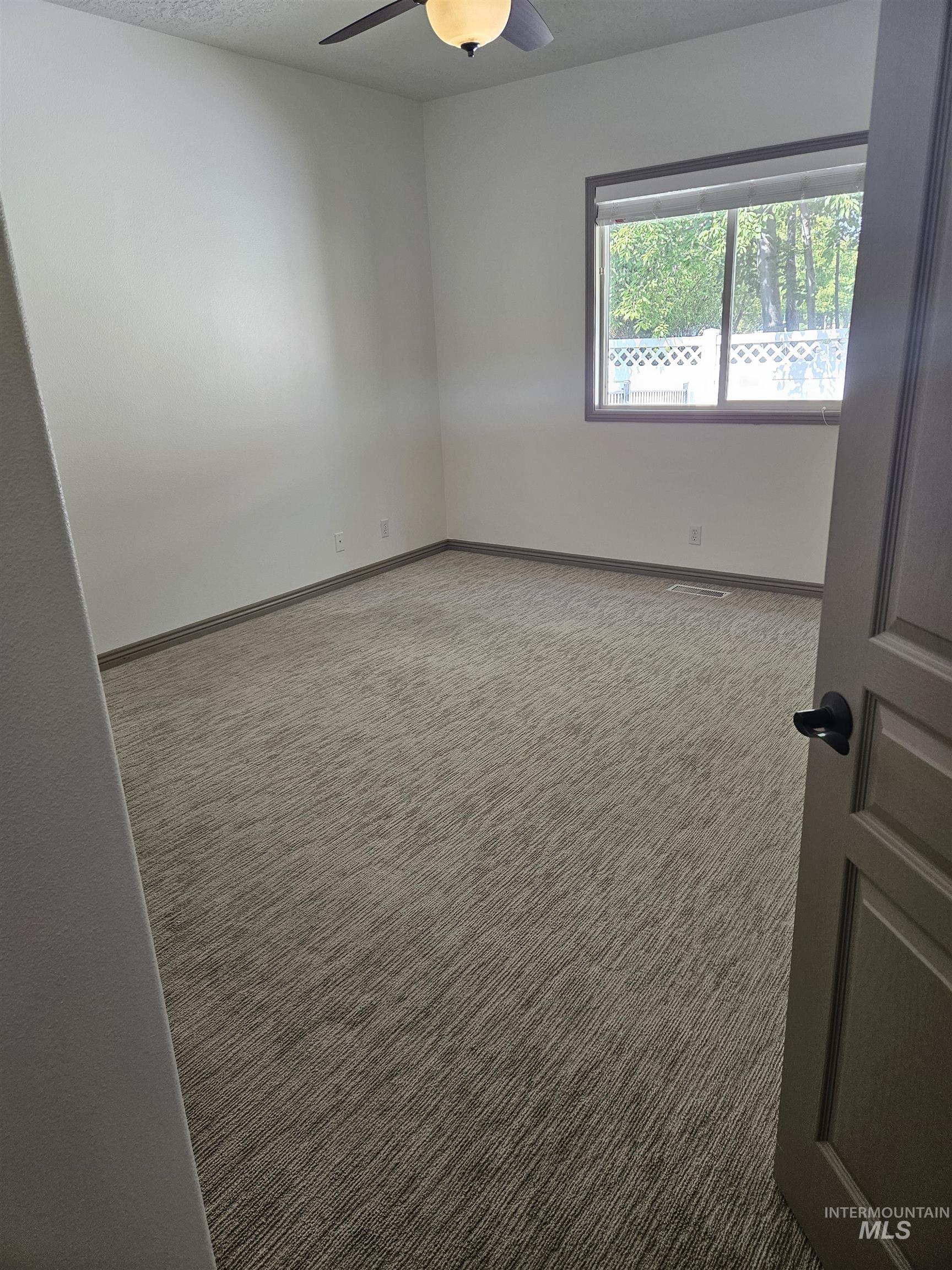 336 S Golden Eagle Lane, Eagle, Idaho 83616, 2 Bedrooms, 2 Bathrooms, Residential For Sale, Price $415,700,MLS 98960203