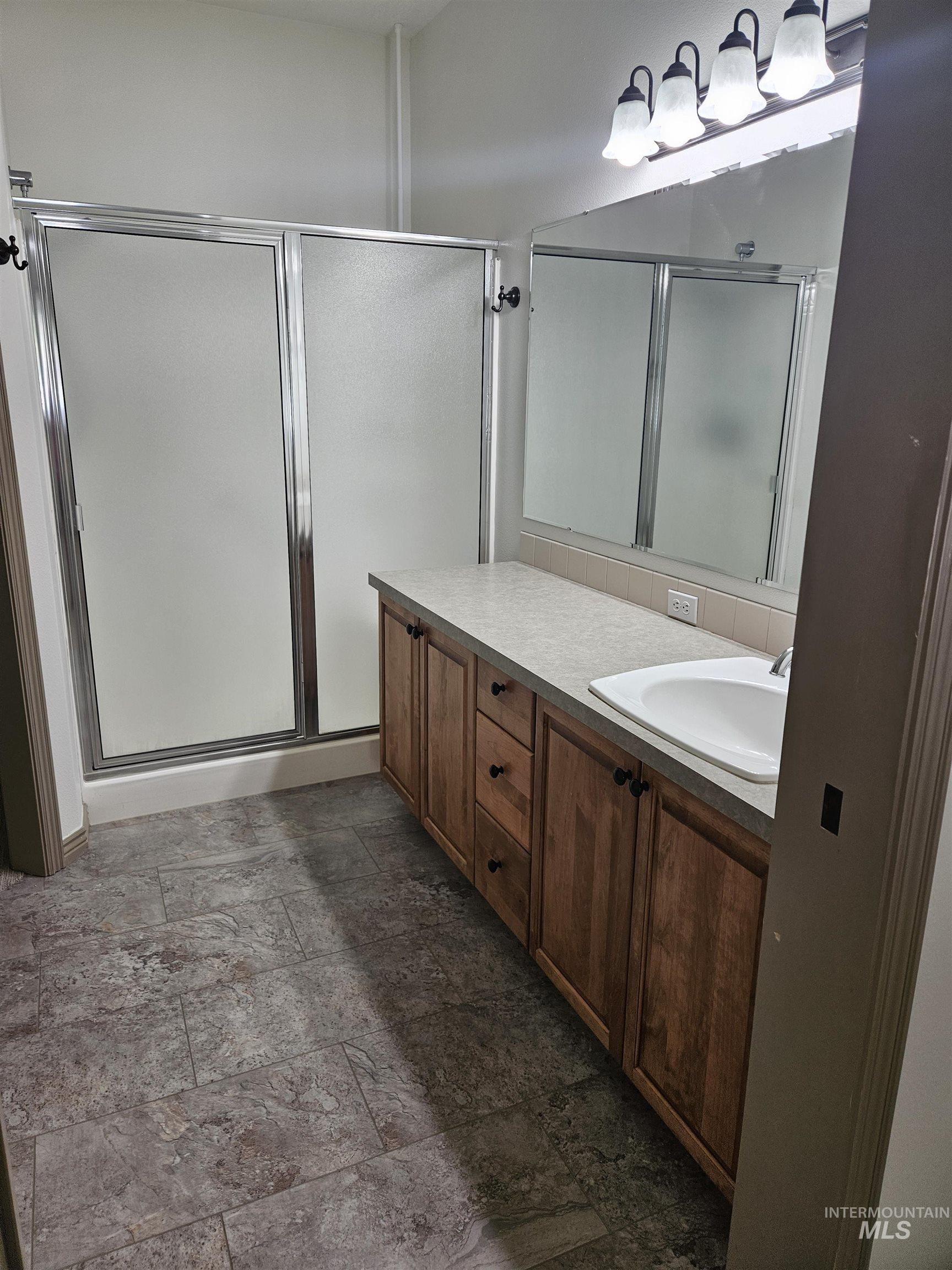 336 S Golden Eagle Lane, Eagle, Idaho 83616, 2 Bedrooms, 2 Bathrooms, Residential For Sale, Price $415,700,MLS 98960203