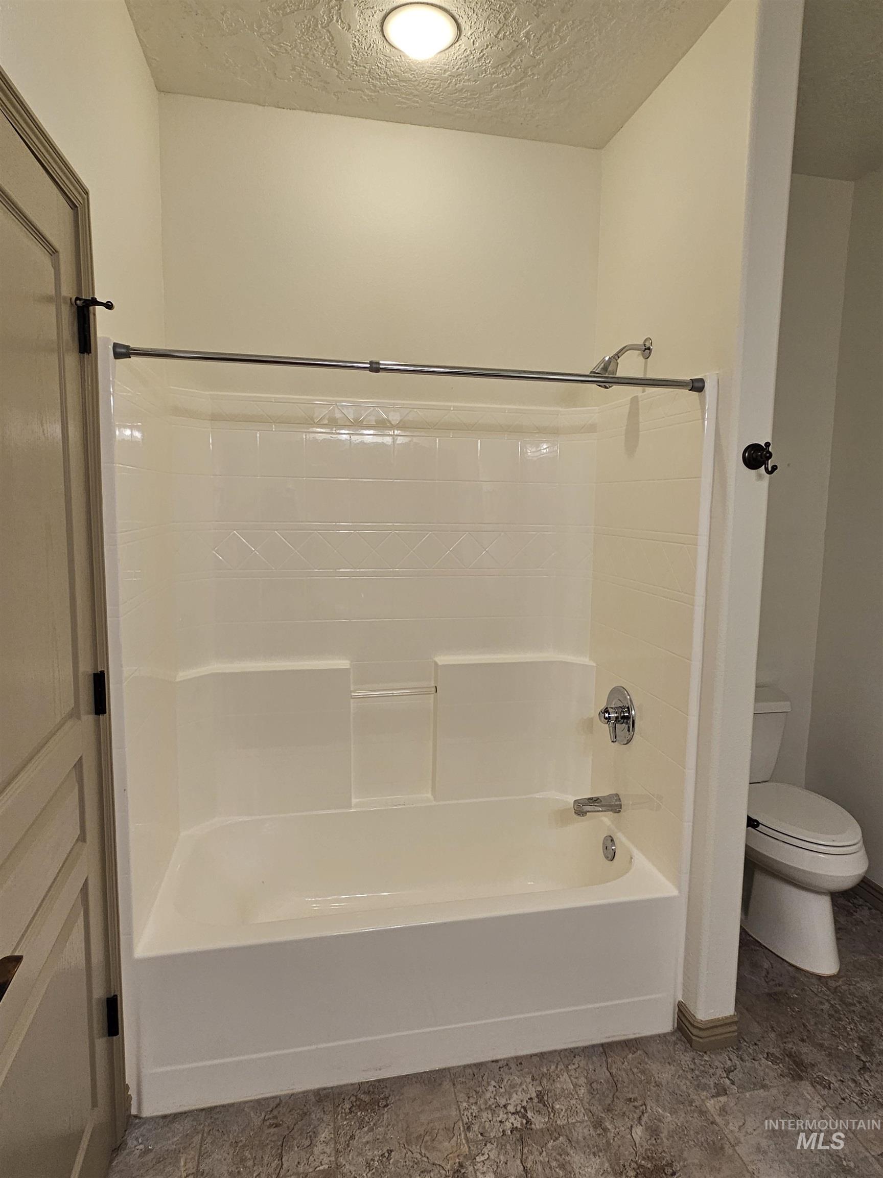 336 S Golden Eagle Lane, Eagle, Idaho 83616, 2 Bedrooms, 2 Bathrooms, Residential For Sale, Price $415,700,MLS 98960203