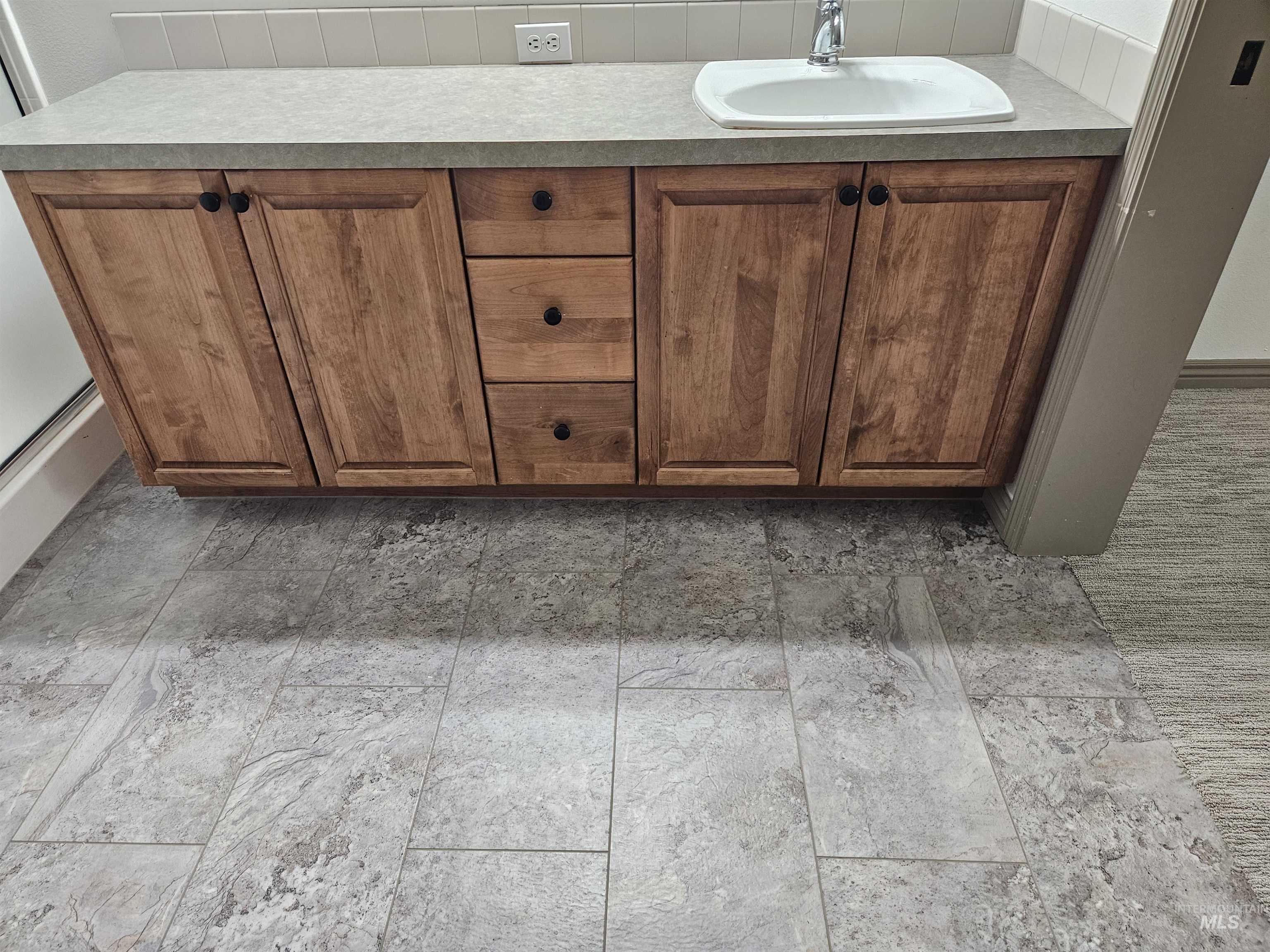 336 S Golden Eagle Lane, Eagle, Idaho 83616, 2 Bedrooms, 2 Bathrooms, Residential For Sale, Price $415,700,MLS 98960203