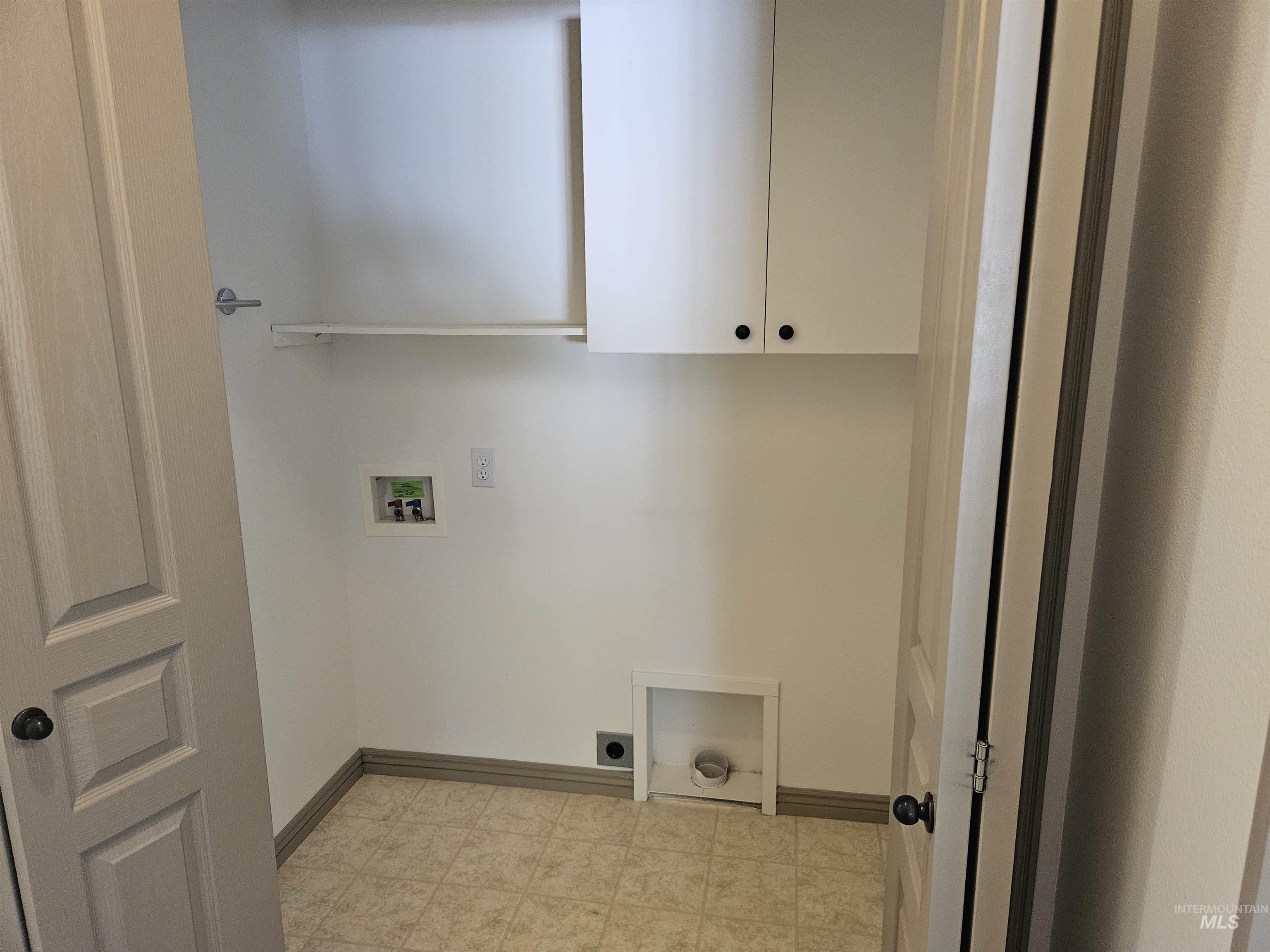 336 S Golden Eagle Lane, Eagle, Idaho 83616, 2 Bedrooms, 2 Bathrooms, Residential For Sale, Price $415,700,MLS 98960203